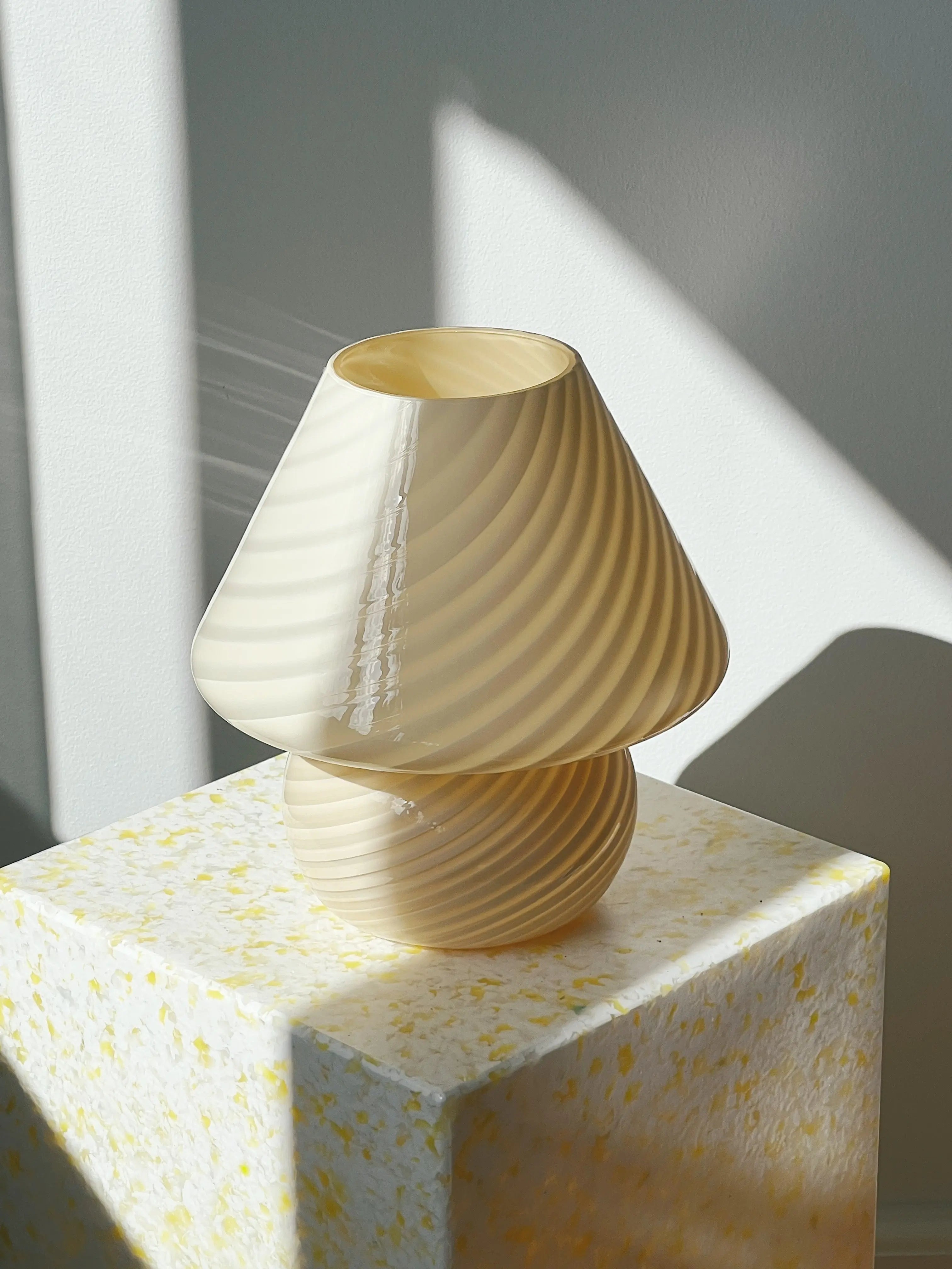 Vintage Murano Mushroom bordlampe | Creme/lysegul swirl glas, H27 cm Murano