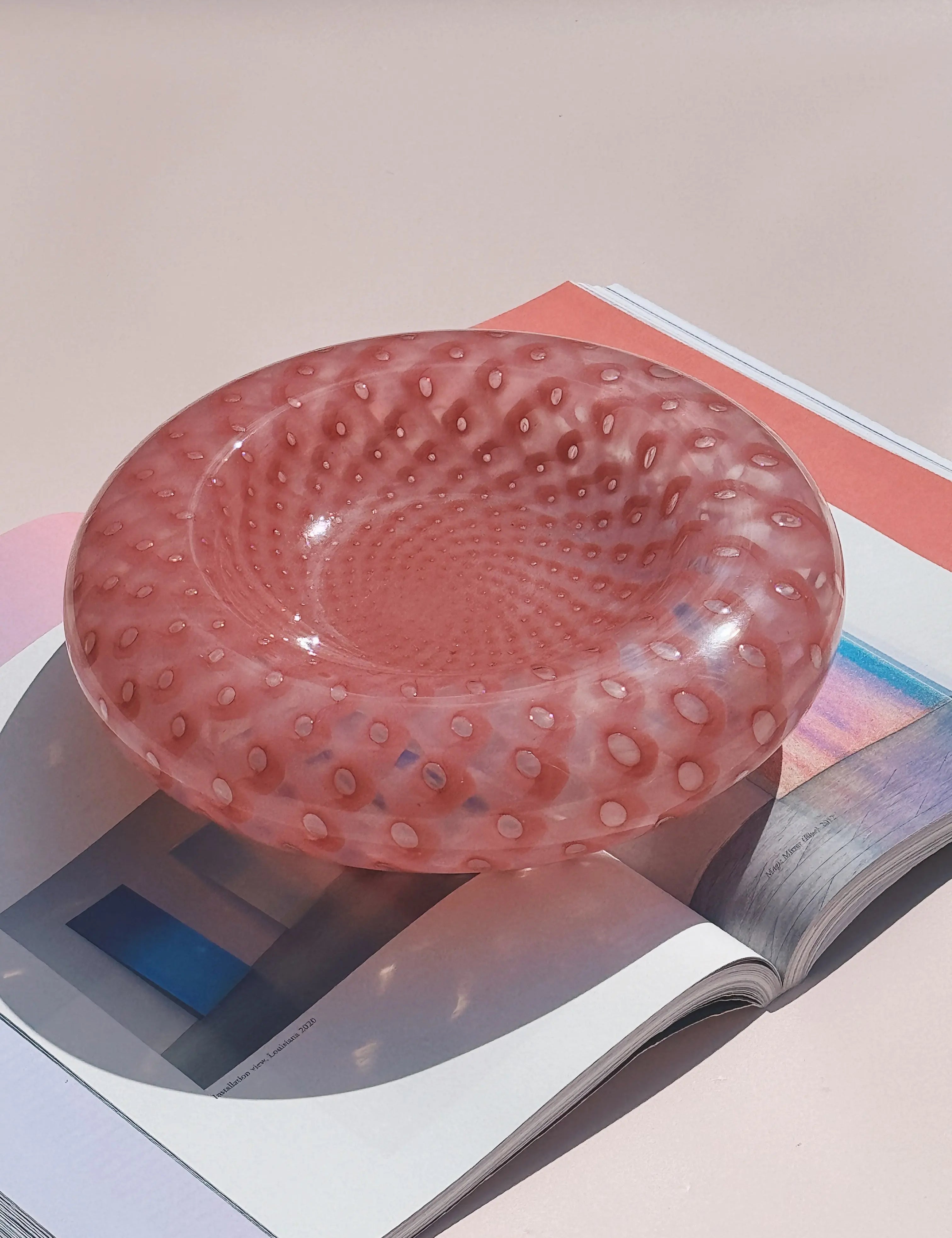 Vintage Murano Skål i Pink med Optiske Mønstre | D24 cm Studio Hafnia