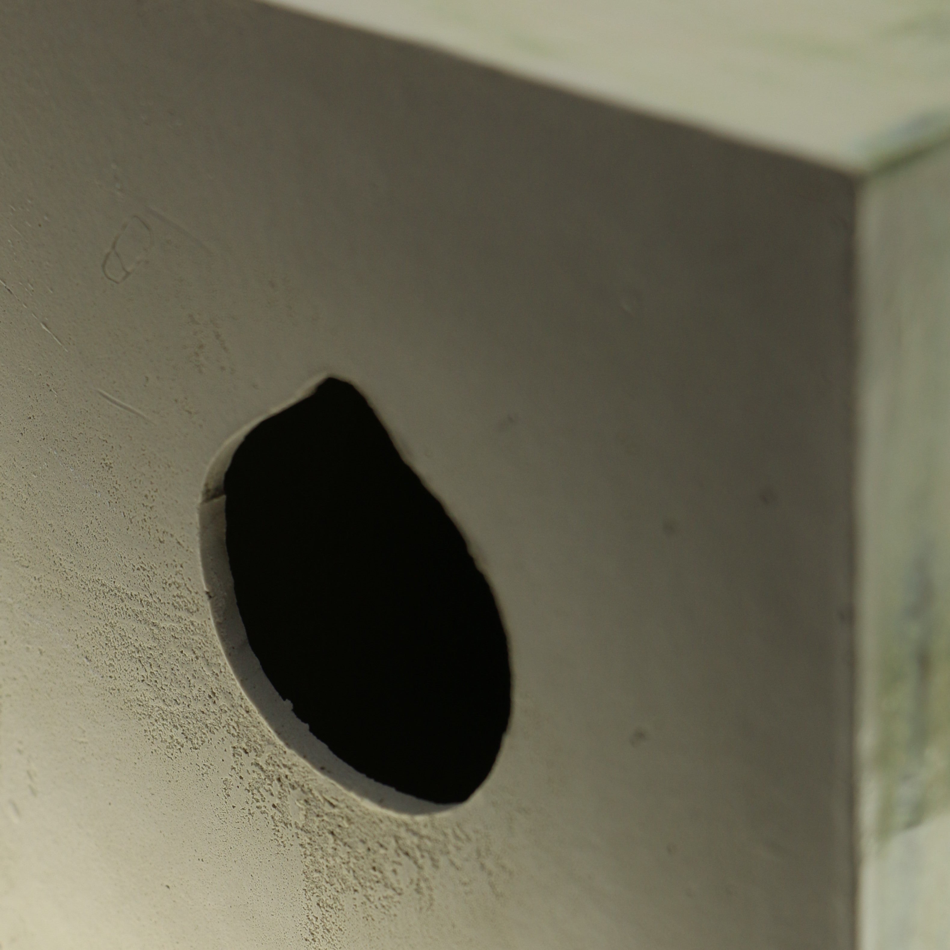 Jacob Laoru | Bookend Eye (Right): Firkantet højre bogstøtte øje i glaseret stentøjsler i CrystalGreen Studio Hafnia