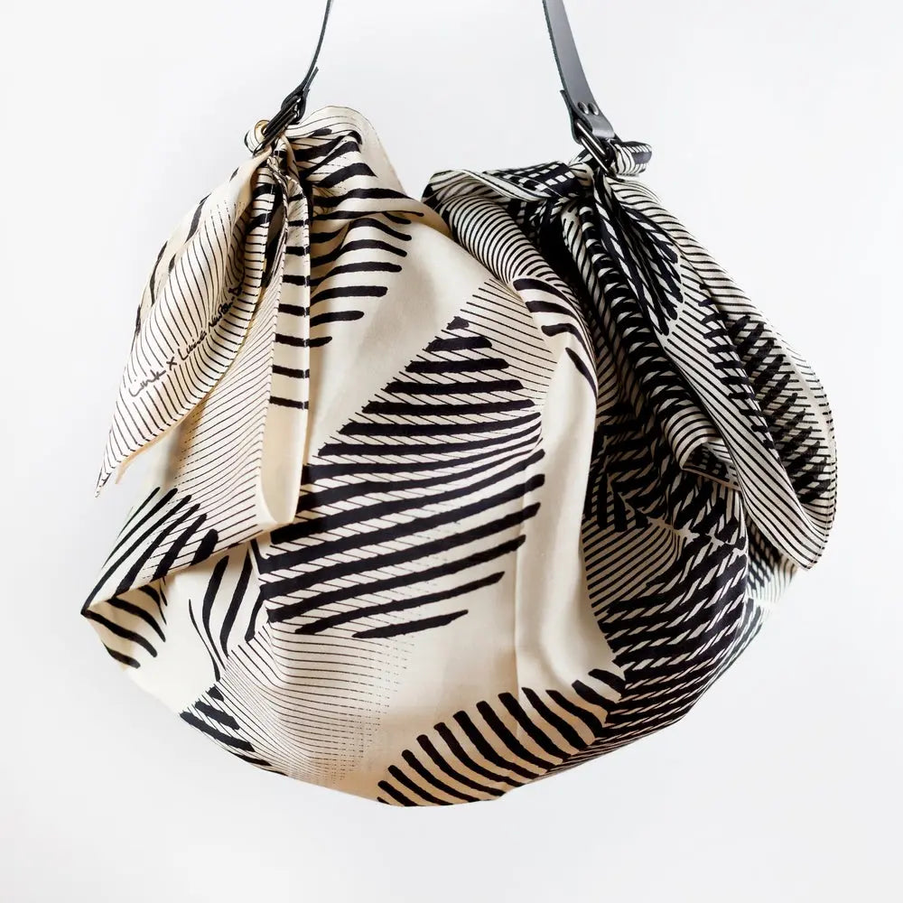Japansk Furoshiki med sorte prikker/striber | 90 x 90 cm Link Collective