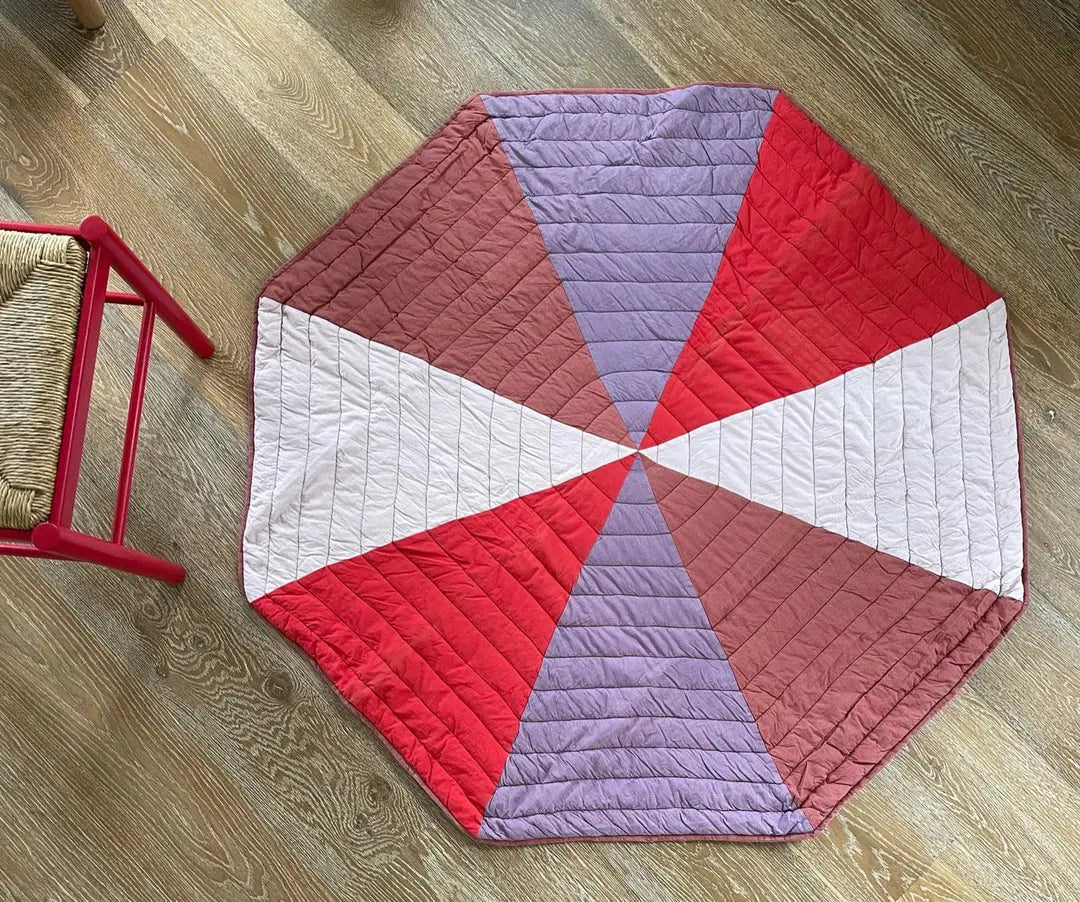Jou Quilts Patchwork juletræstæppe | Ø120cm Rød/Lilla Jou Quilts
