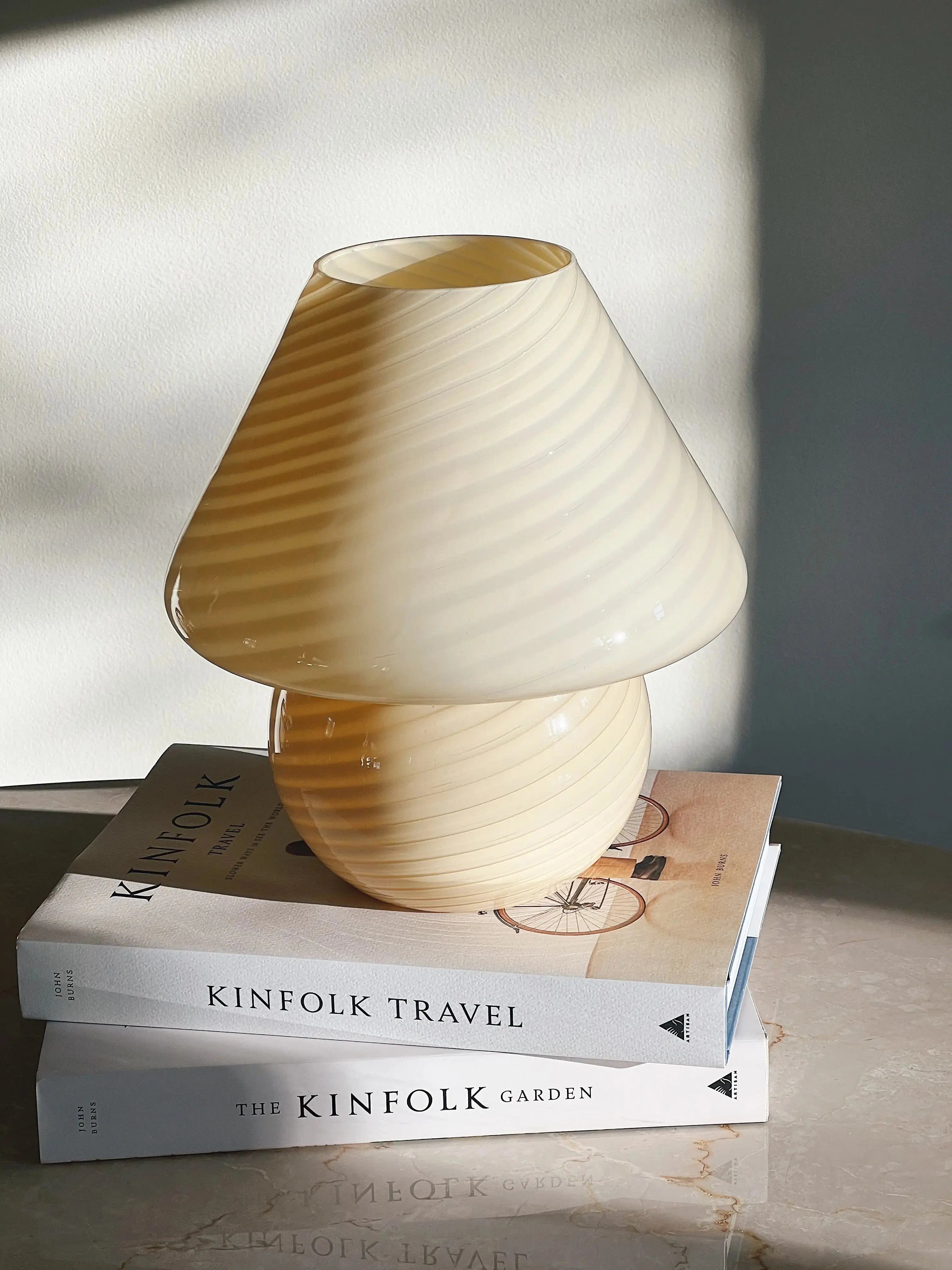 Vintage Murano Mushroom bordlampe | Lysegul/creme, H27 cm Studio Hafnia