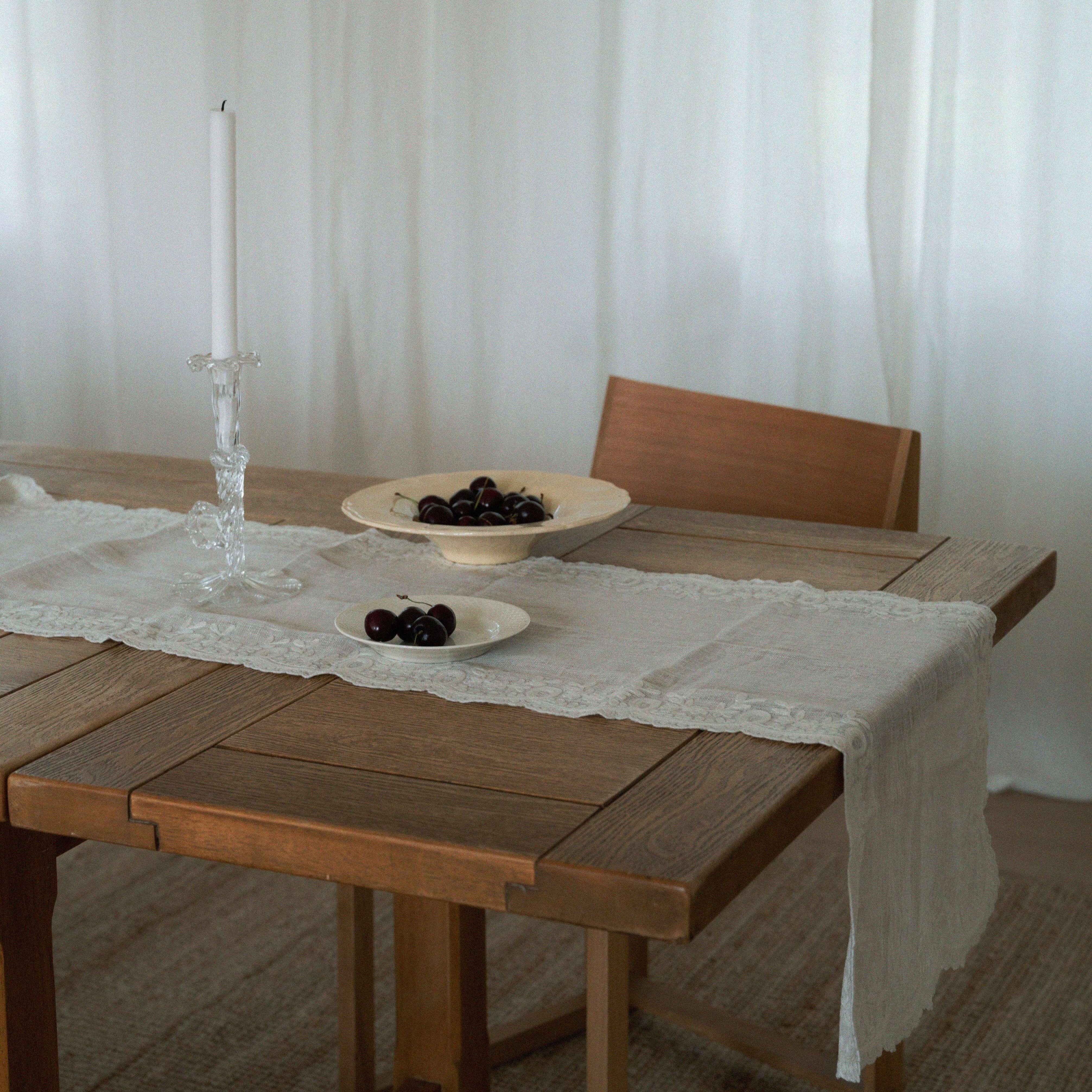 Anne-mi white linen table runner with lace detail on wooden dining table – Studio Hafnia