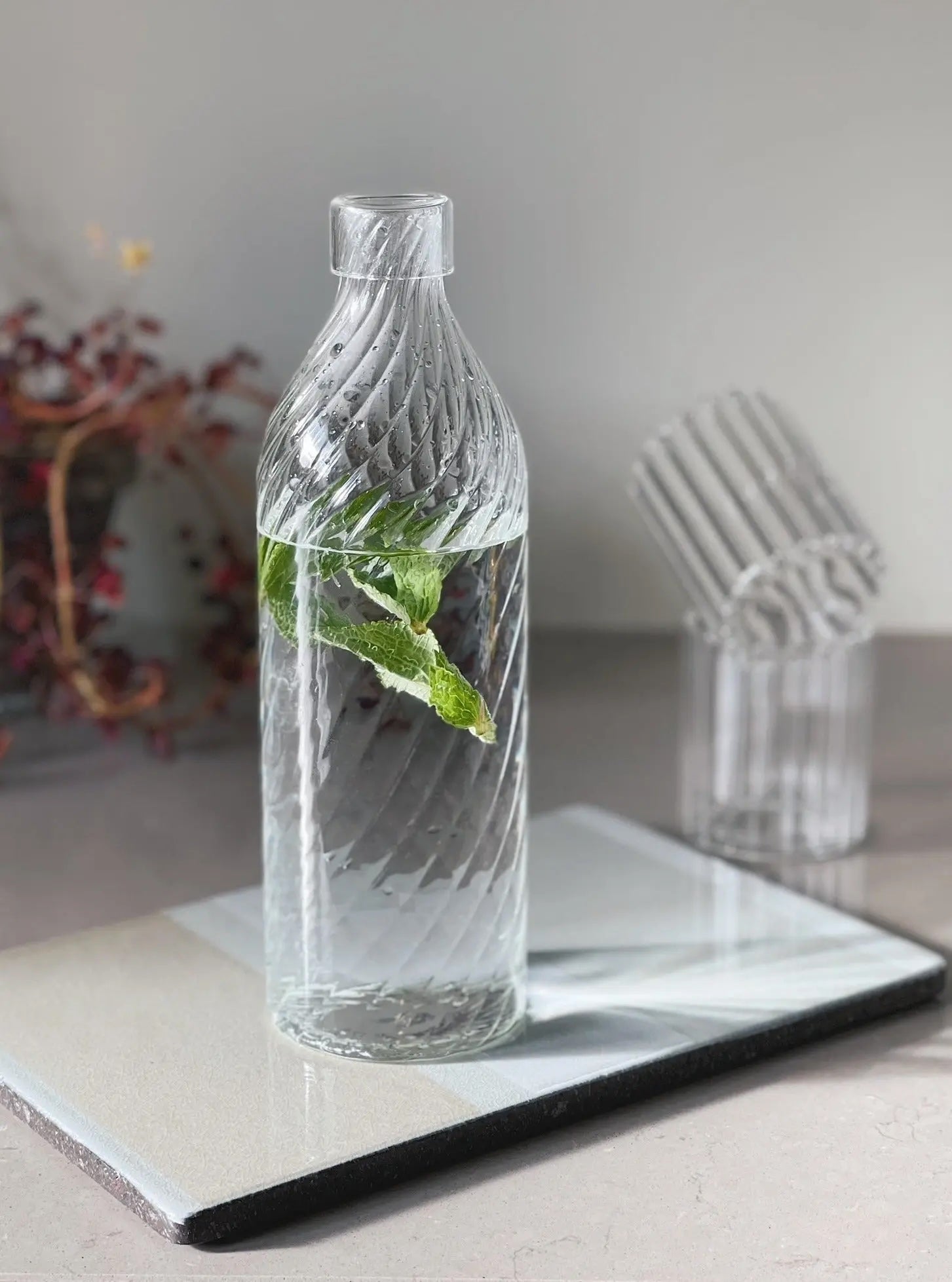 Ichendorf Milano Venezia carafe – Italian mouth-blown glass bottle with elegant swirl design