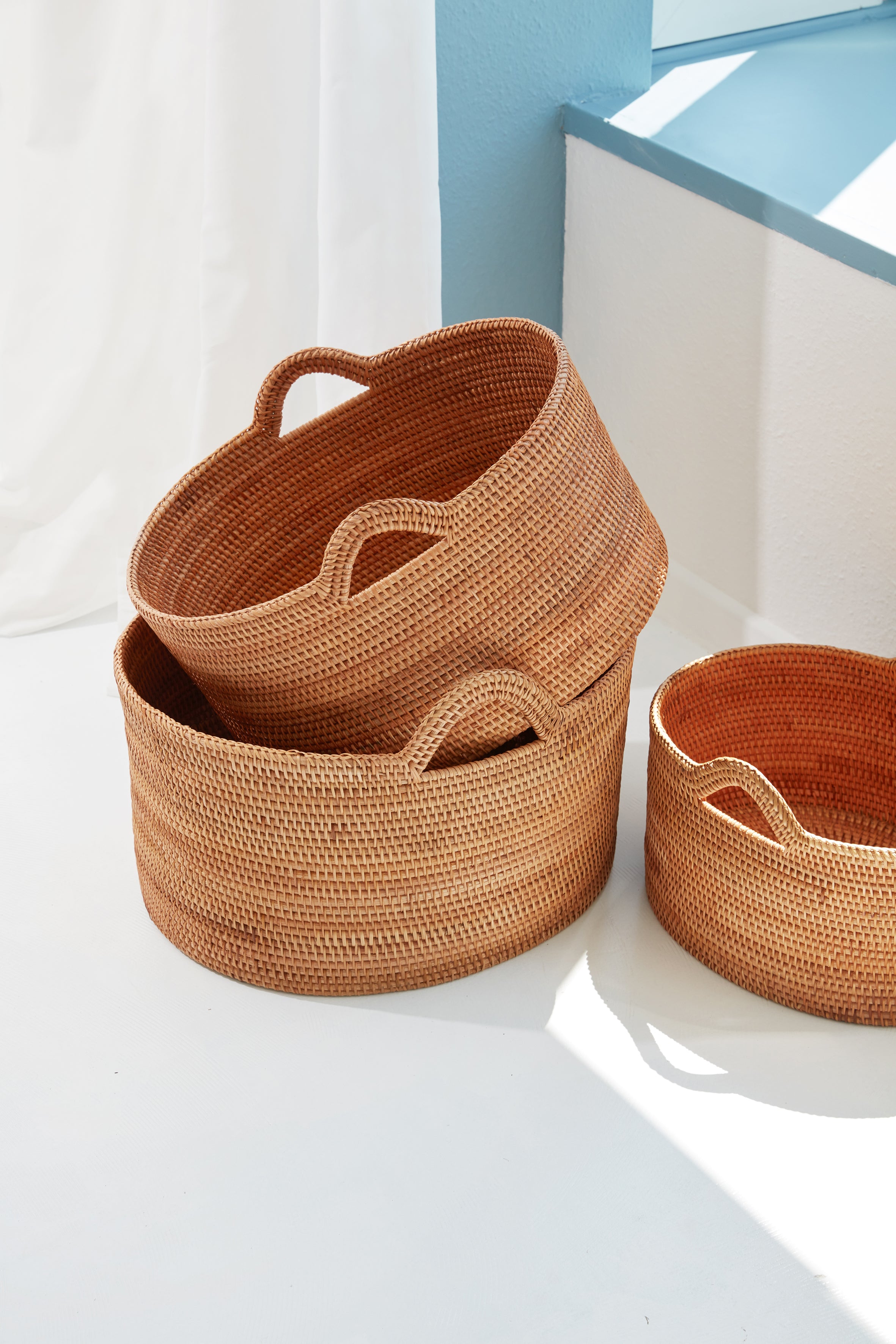 Kurve og bakker i træ, rattan, jute og stål