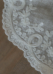 Anne-Mi Heims Embroidery Placemat – Broderet Dækkeserviet i Hør 35×45 cm  STUDIO HAFNIA