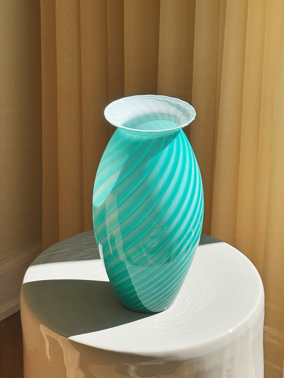 Vintage Murano Vase i Grøn og Hvid Tratti Mønster – H29 cm Studio Hafnia