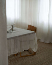 Anne-Mi Heims Embroidery Tablecloth – Broderet Dug i Hør Anne-Mi