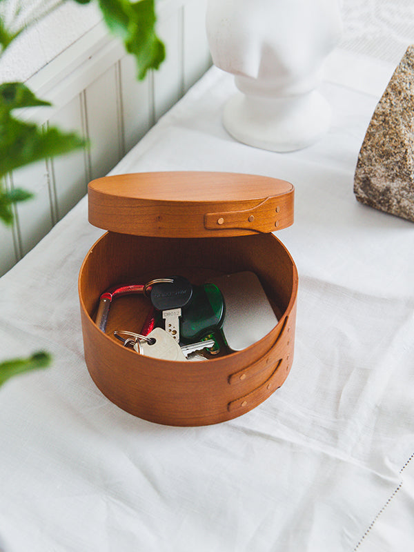 Shaker Round Box SS – round cherry wood storage box made in the classic Shaker tradition