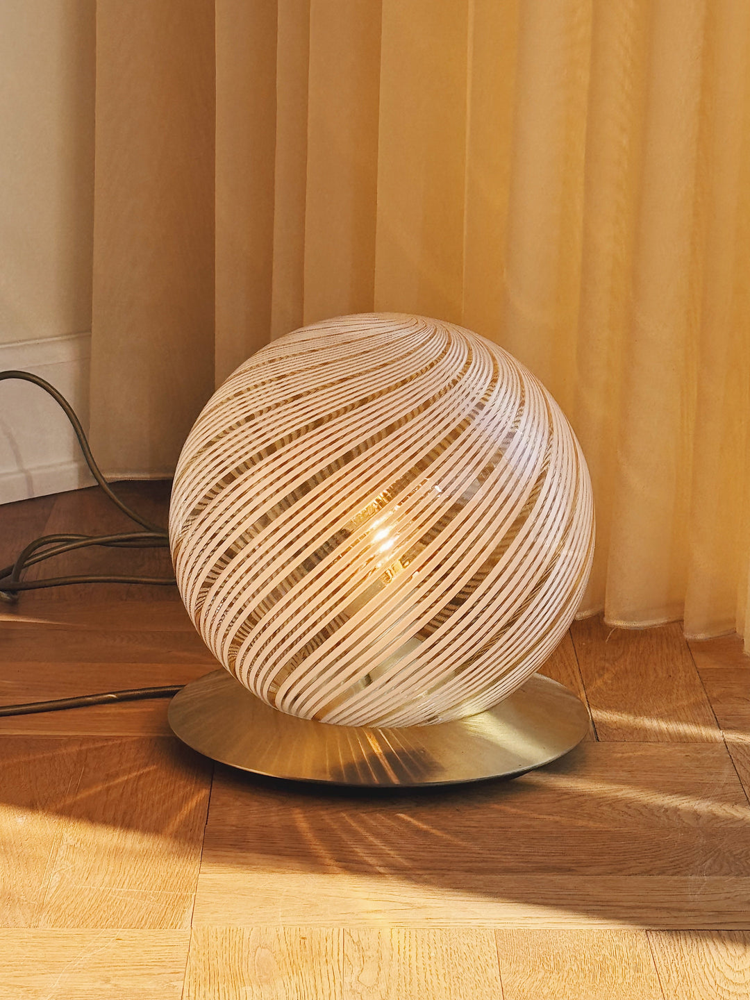 Vintage Murano swirl globe bordlampe | Klar/guld glas, H25 cm Murano