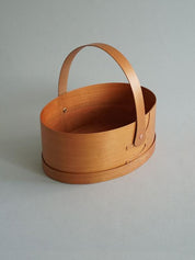 Shaker Swing Handle Box in cherry wood – oval box with swing handle