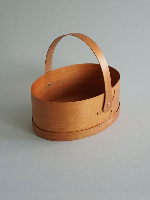 Shaker Swing Handle Box in cherry wood – oval box with swing handle