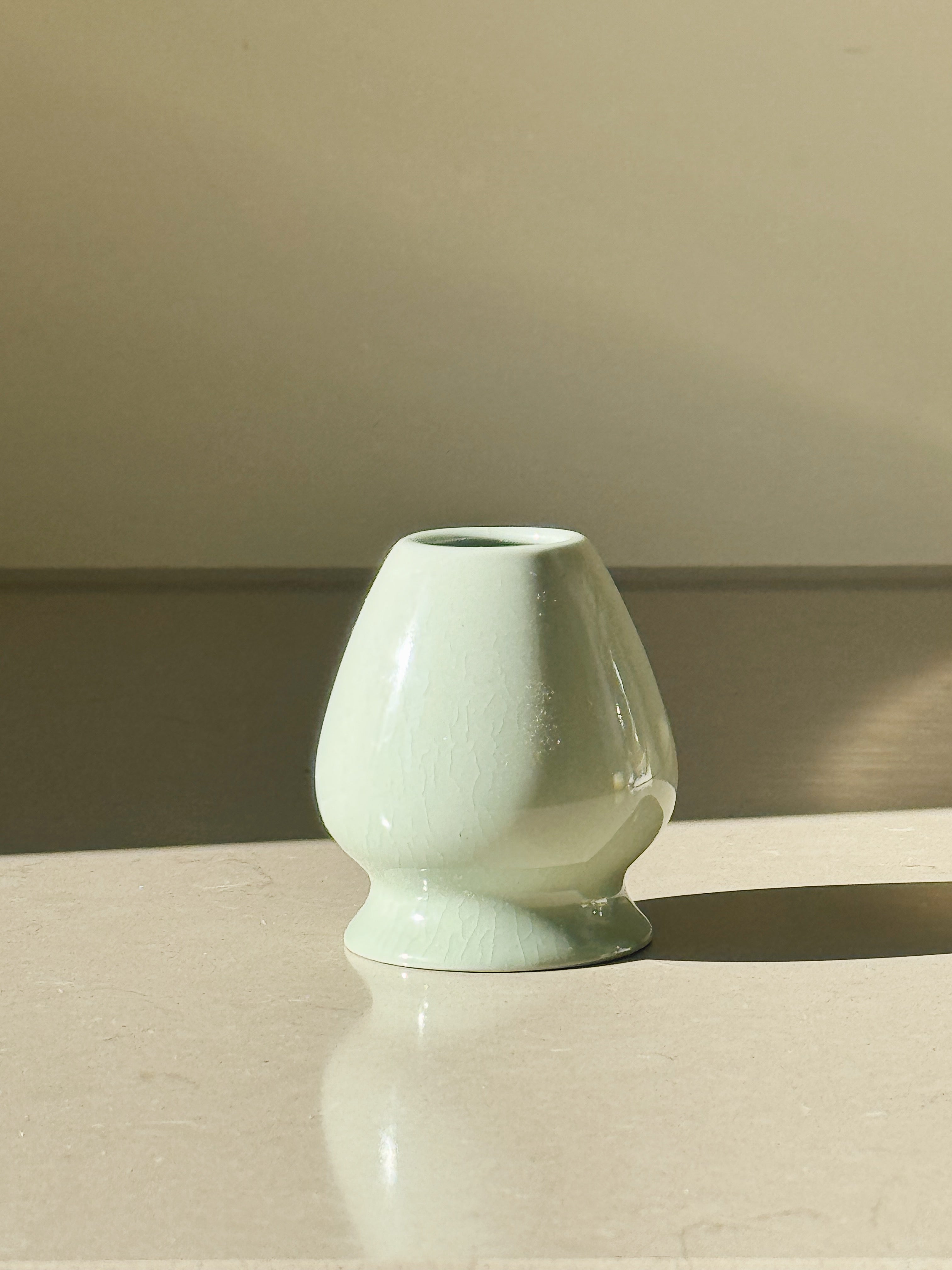 Matcha Holder med lyseblå eller lysegrøn glasur Studio Hafnia