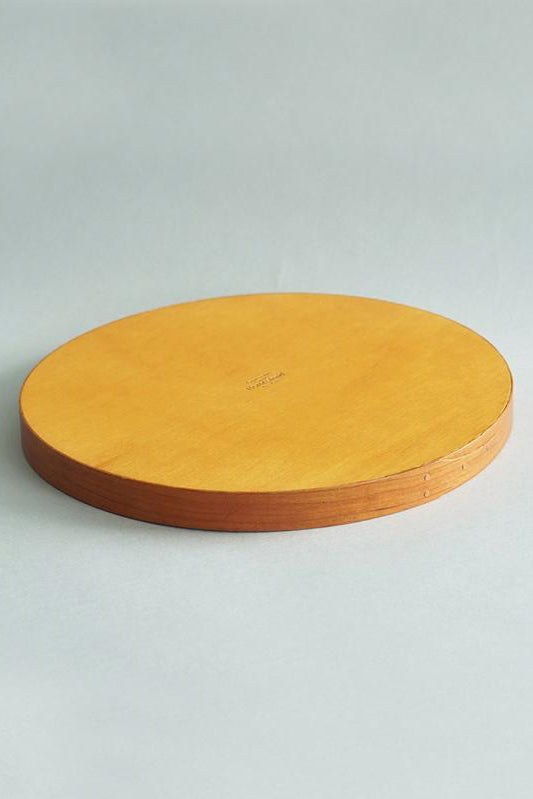 Shaker Round Tray Basic in cherry wood – round wooden tray with visible wood grain