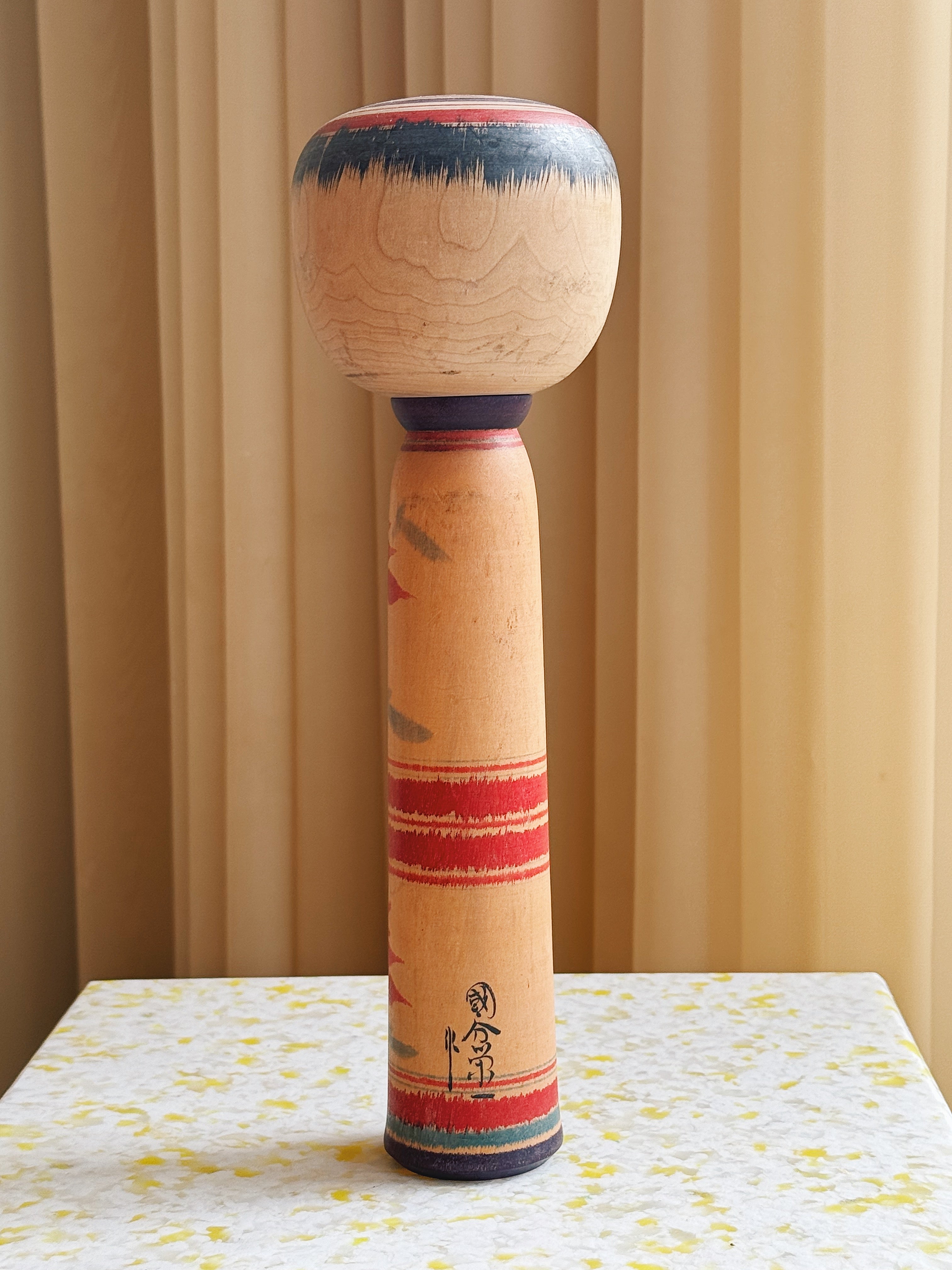 Vintage Kokeshi Dukke Nr. 212 fra Japan – Håndlavet | H30 cm Studio Hafnia