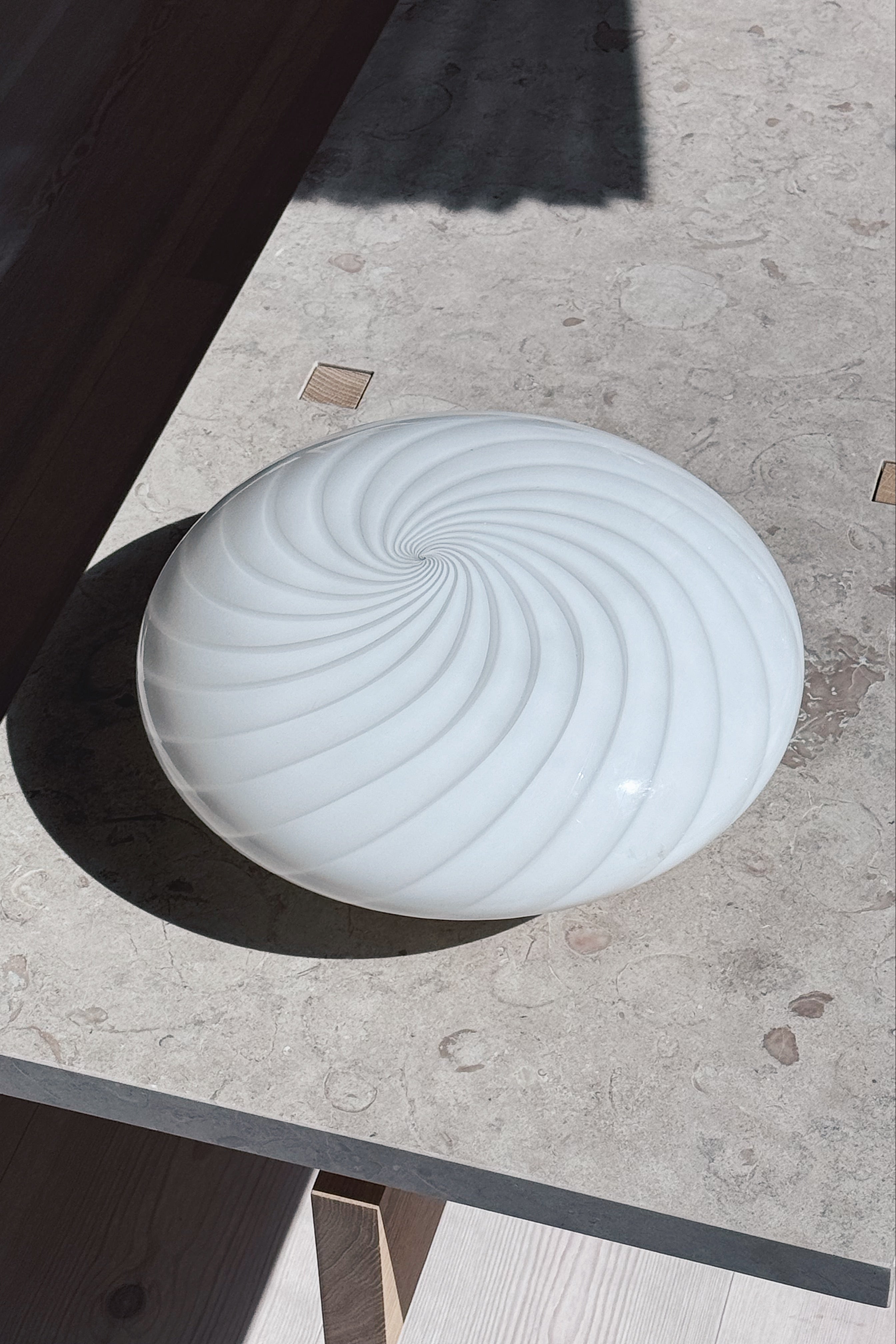 Vintage Murano plafond ceiling lamp in white swirl glass with brass base, side view, Ø30 cm, Studio Hafnia