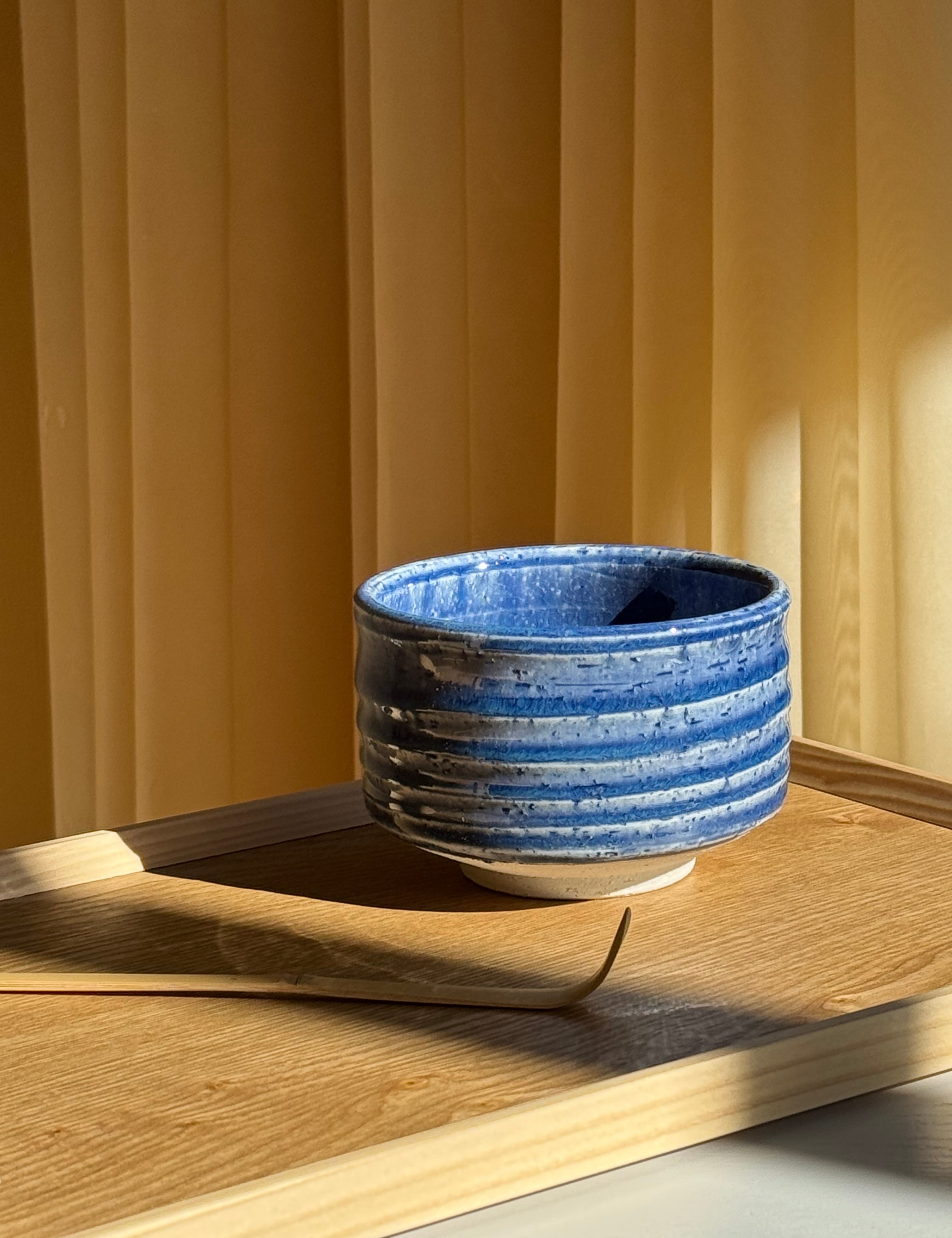 Mørkeblå Matcha Skål – Håndlavet Japansk Chawan  STUDIO HAFNIA