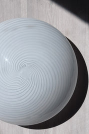White Murano swirl plafond lamp seen from the front with spiral pattern from the centre, Ø32 cm