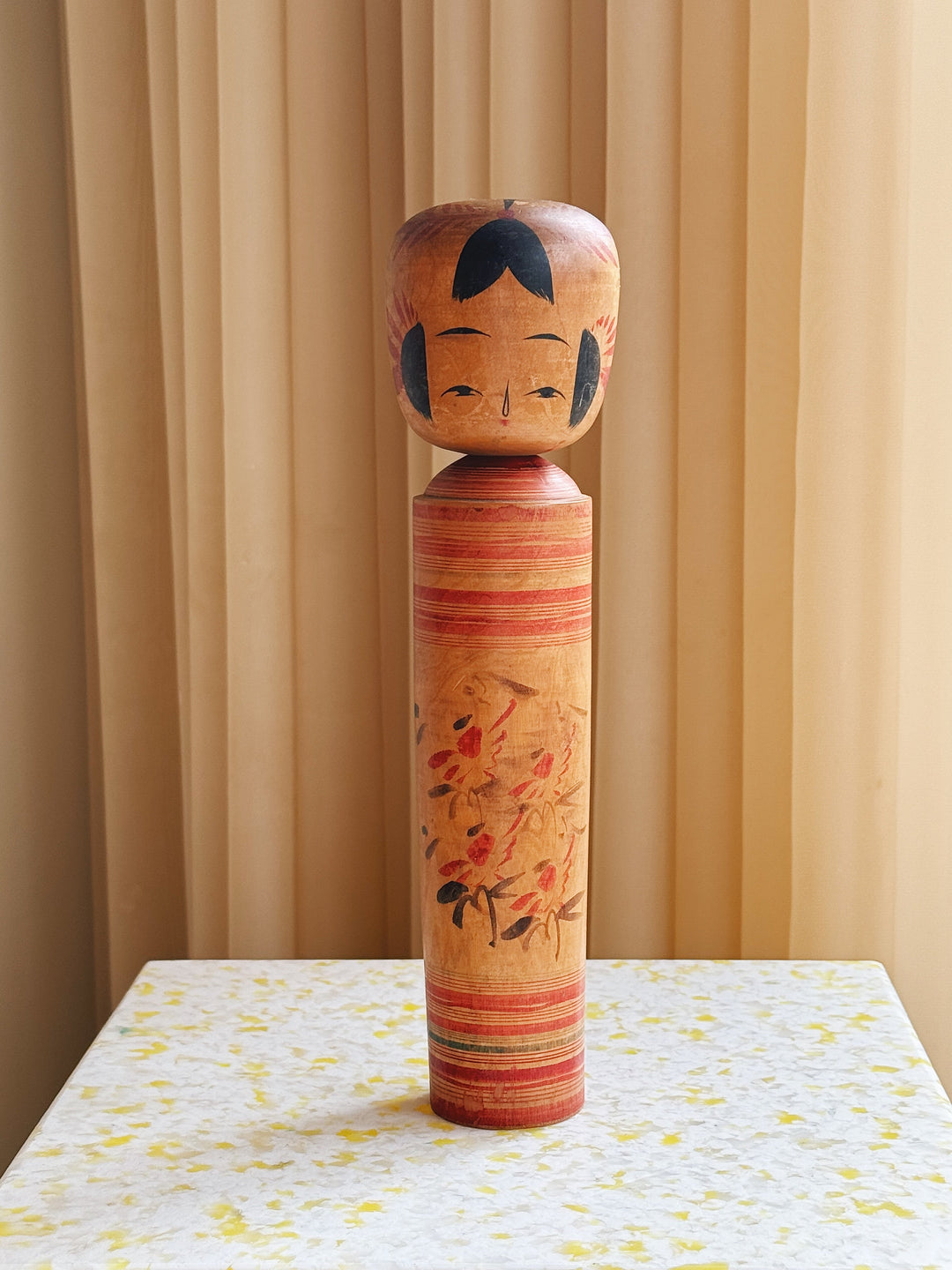 Vintage Kokeshi Dukke Nr. 174 fra Japan – Håndlavet | H29,5 cm Studio Hafnia