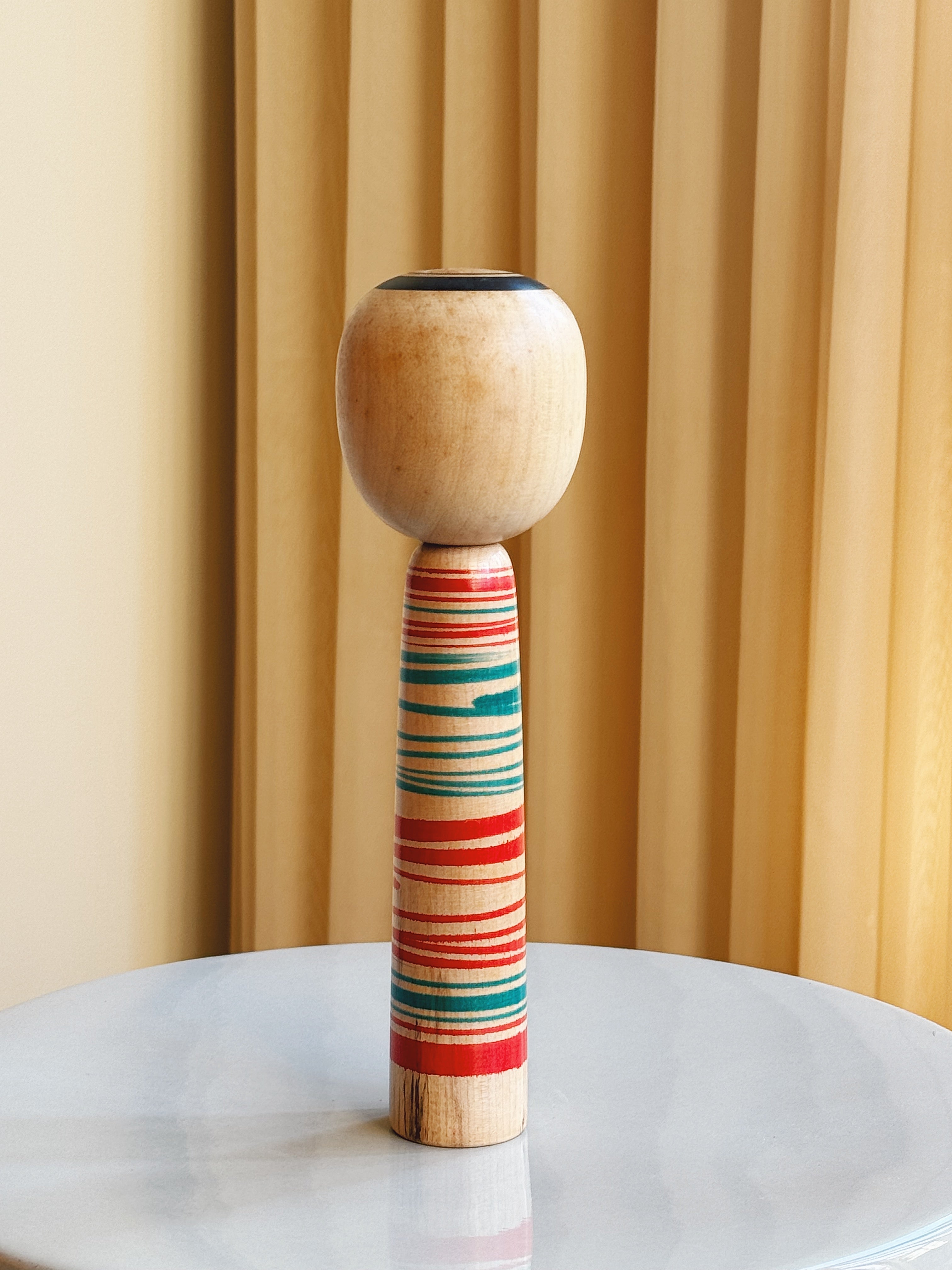 Vintage Kokeshi Dukke Nr. 223 fra Japan – Håndlavet | H 26 cm Studio Hafnia