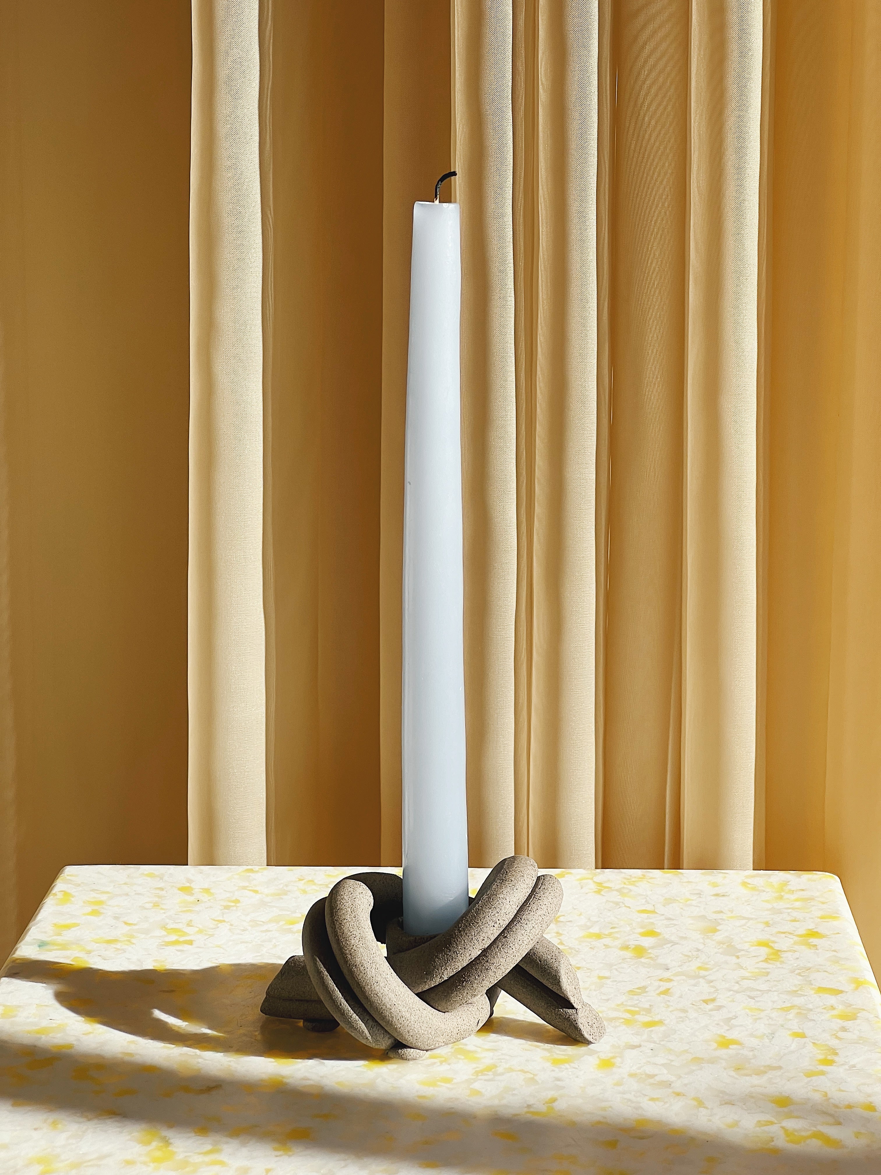 Håndlavet lysestage "Dobbelt Knut" i keramik fra Anna Wadle | Mat Sand Anna Wadle