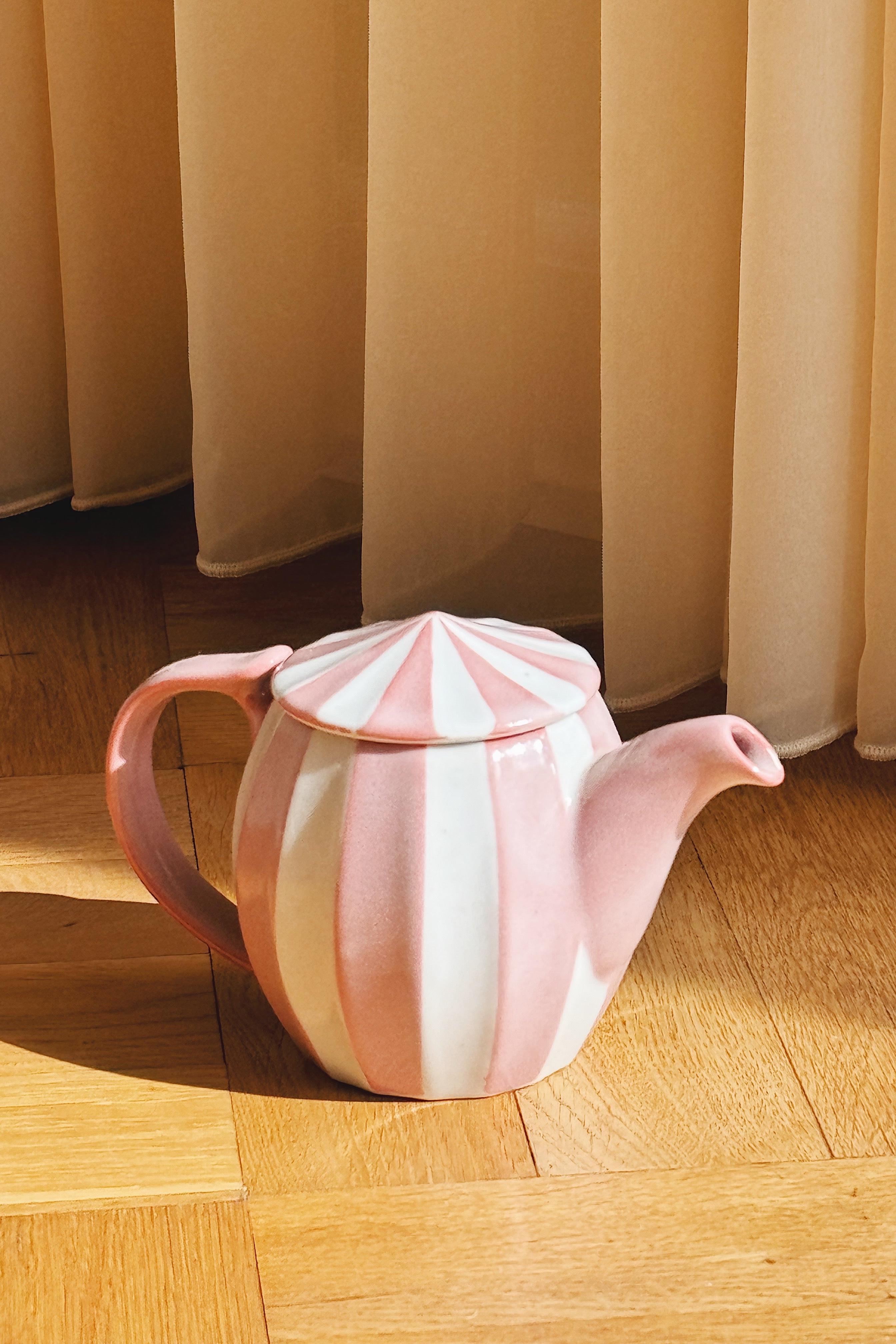 Japansk tekande i keramik | Pink/Hvid stribet Studio Hafnia