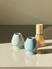 Matcha Holder med lyseblå eller lysegrøn glasur Studio Hafnia