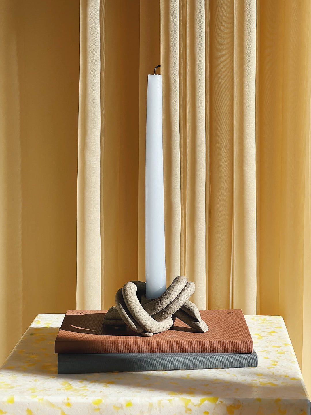 Håndlavet lysestage "Dobbelt Knut" i keramik fra Anna Wadle | Mat Sand Anna Wadle