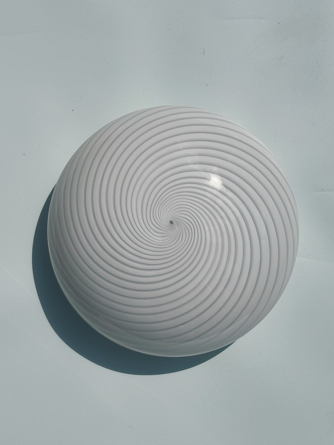 Vintage Murano Plafondlampe i Hvidt Swirl Glas | Loft-/Væglampe Ø30 cm Studio Hafnia