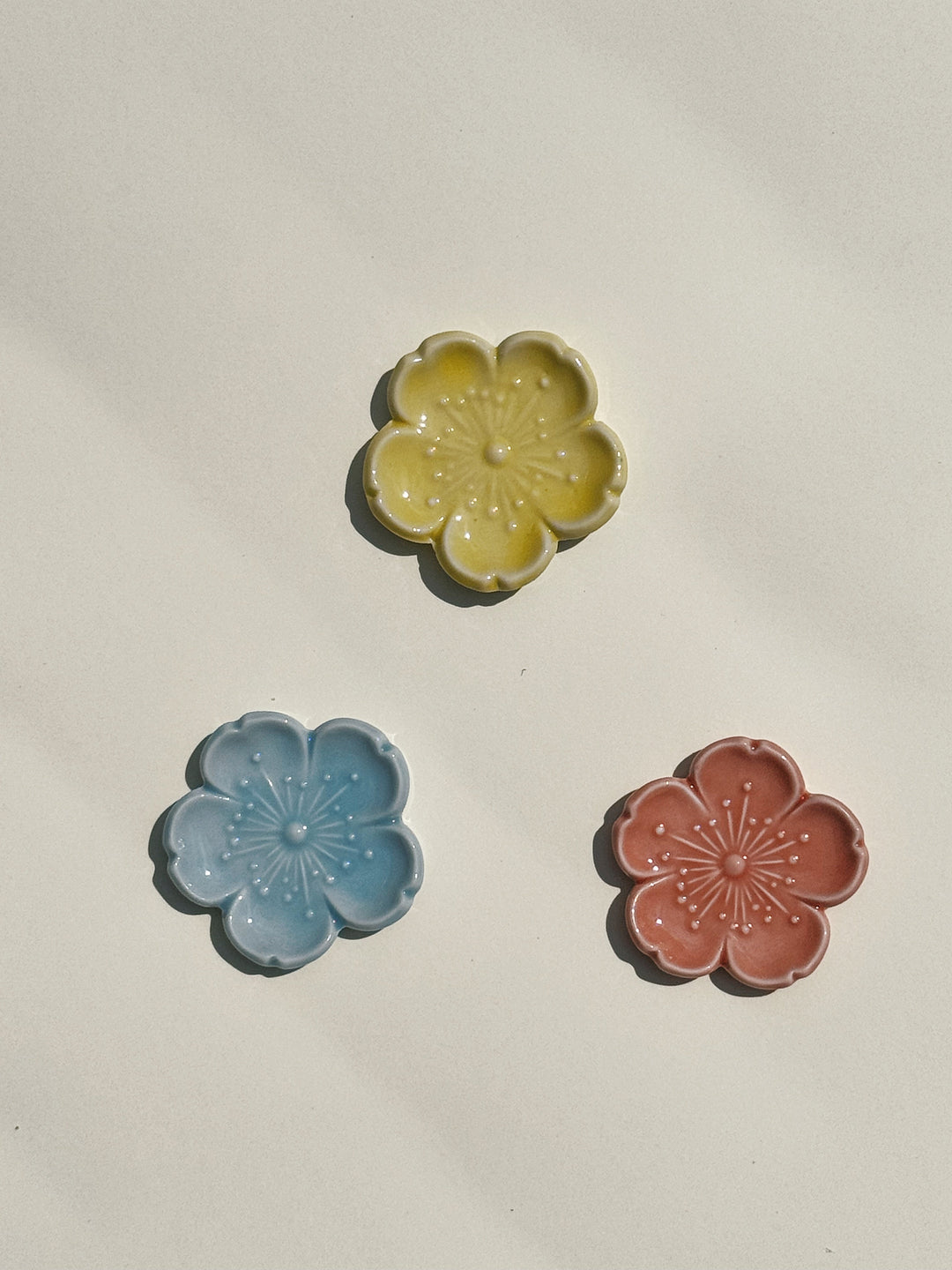 Spisepindholder i keramik | Gul blomsterform | Japan STUDIO HAFNIA