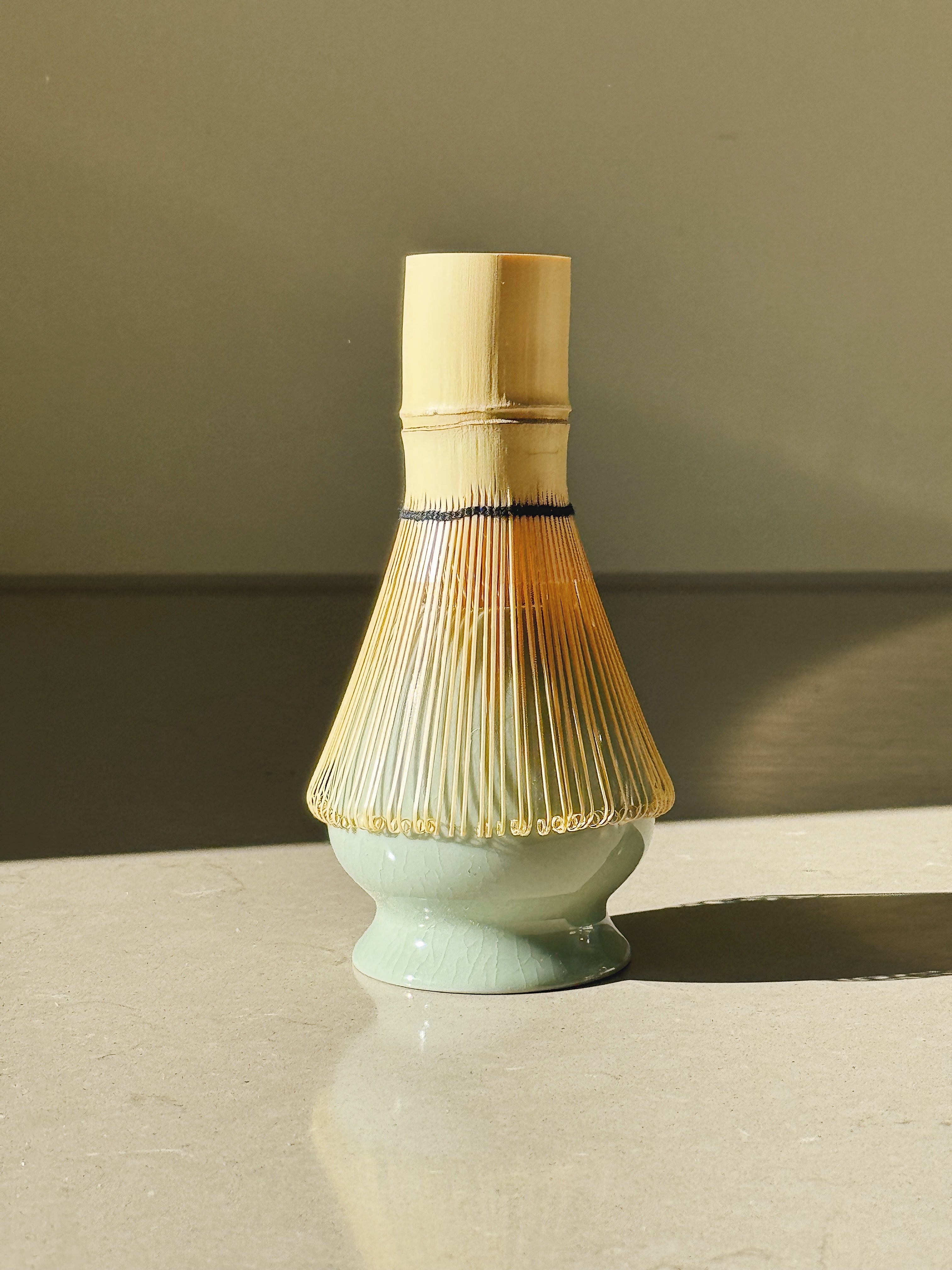 Matcha Holder med lyseblå eller lysegrøn glasur Studio Hafnia