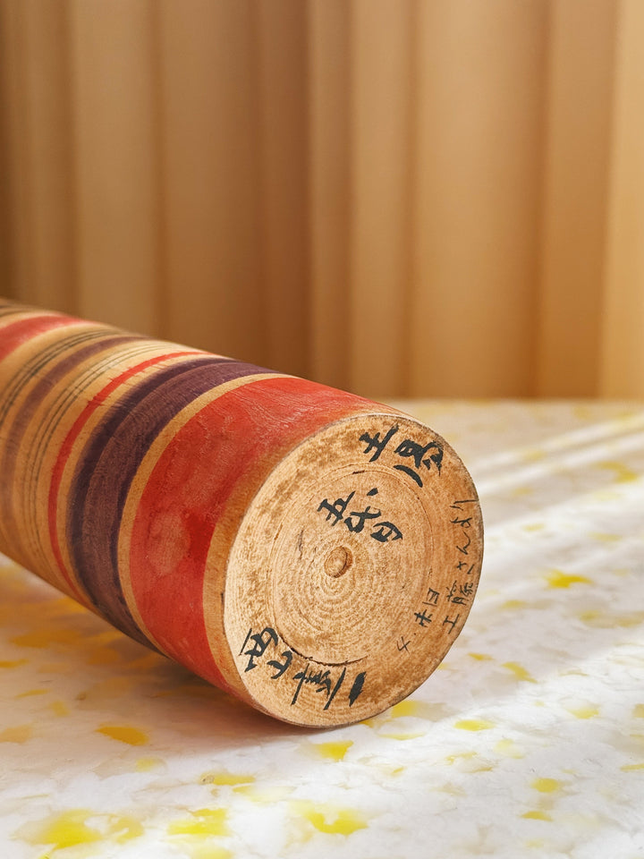 Vintage Kokeshi Dukke Nr. 205 fra Japan – Håndlavet | H30 cm Studio Hafnia