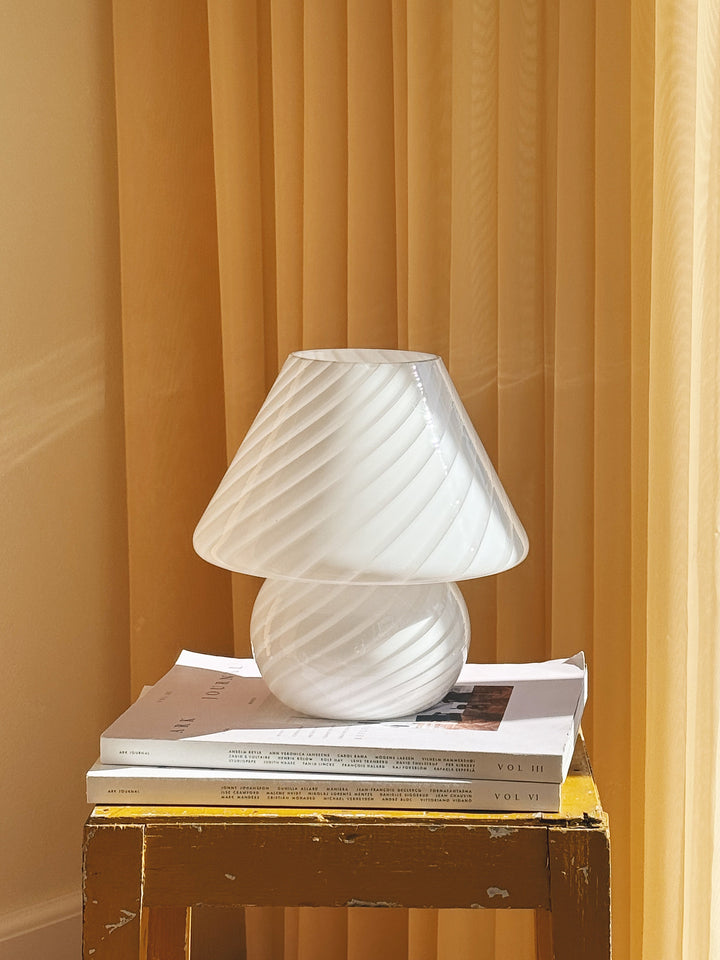 Vintage Murano mushroom bordlampe i hvidt swirl-glas | H25 cm Murano
