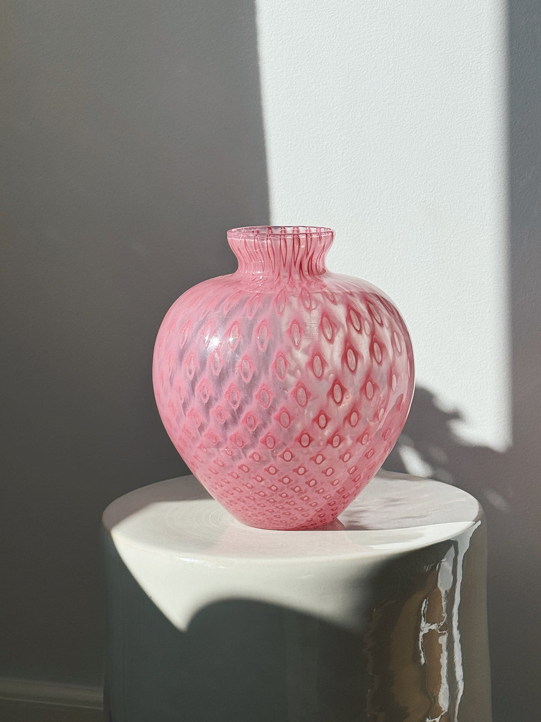 Vintage Murano Vase i Pink med Geometrisk Mønster | H28 cm Studio Hafnia