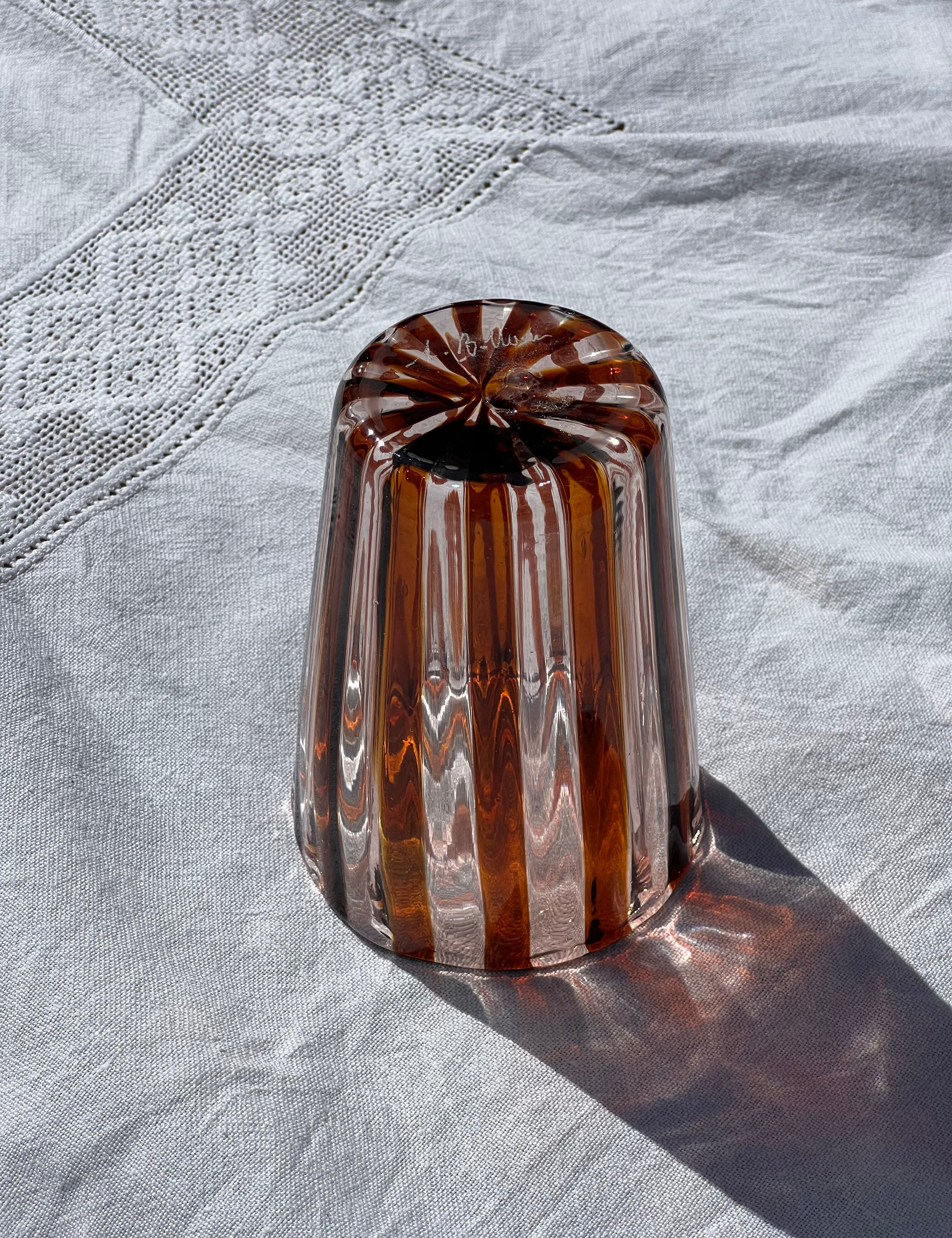 Håndblæst Murano Glas med Karamelfarvet og Pink Striber Murano