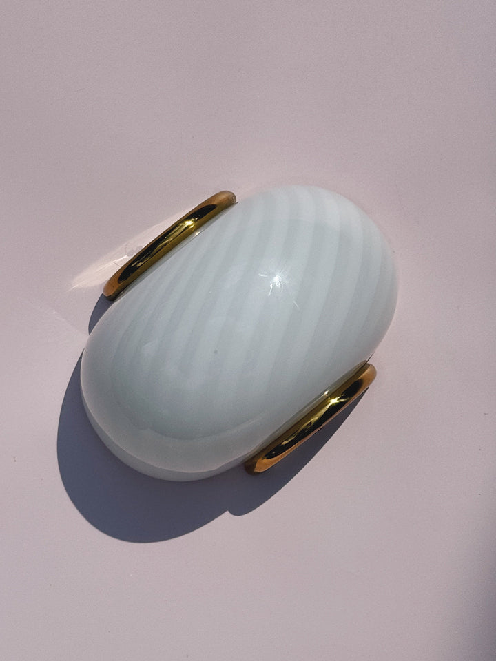 Vintage Murano væglampe | Hvid swirlglas & messingbeslag, L21 cm (kopi) Studio Hafnia