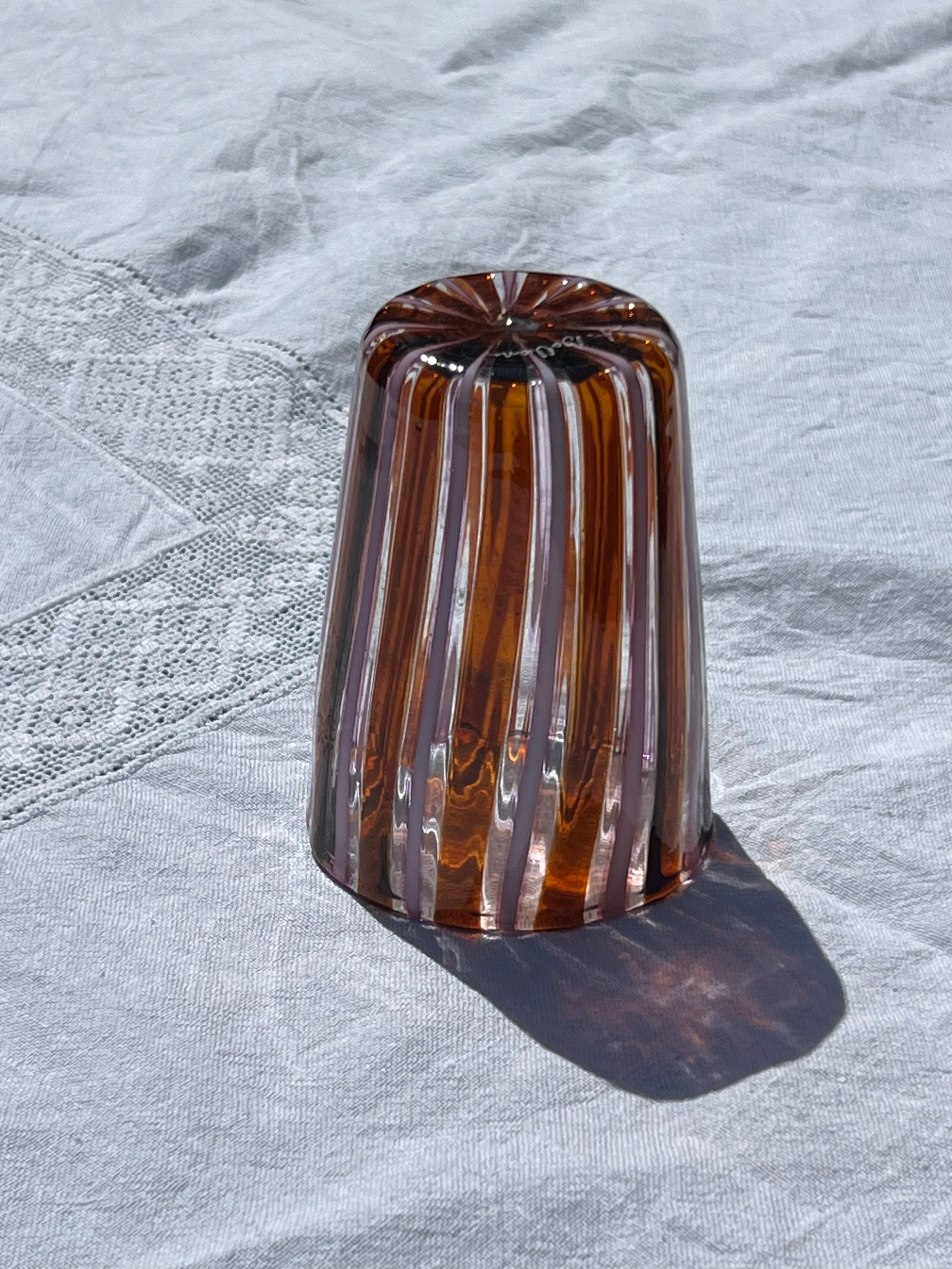 Håndblæst Murano Glas i Pio Ponti Stil med blå, hvide og ametyst stribermed Karamelfarvet/Brune og Opal Pink Striber (kopi) Murano