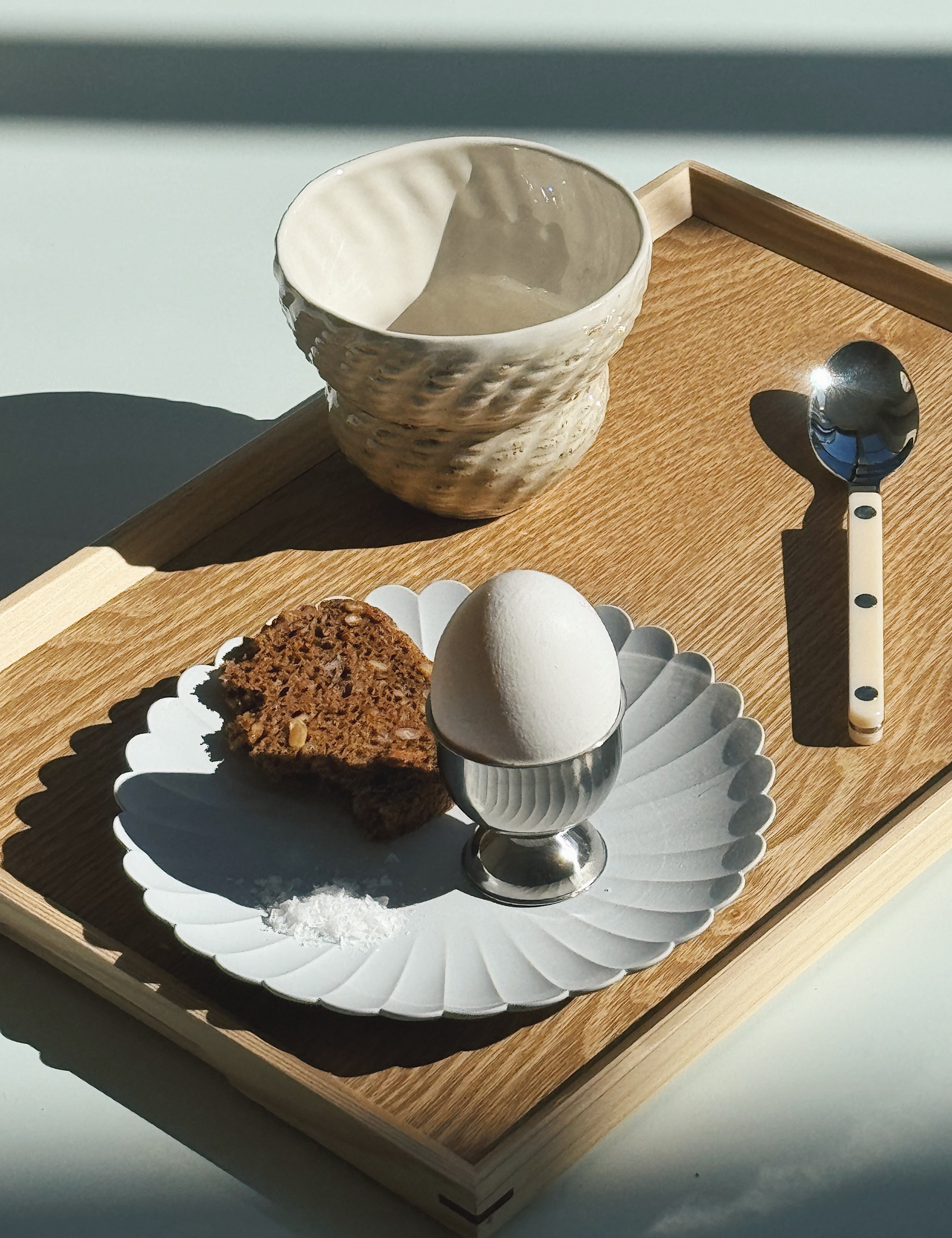 Håndlavet japansk træbakke i asketræ – 3 størrelser Studio Hafnia