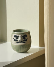 Japansk Daruma krus – lysegrøn porcelæn (350 ml) Studio Hafnia