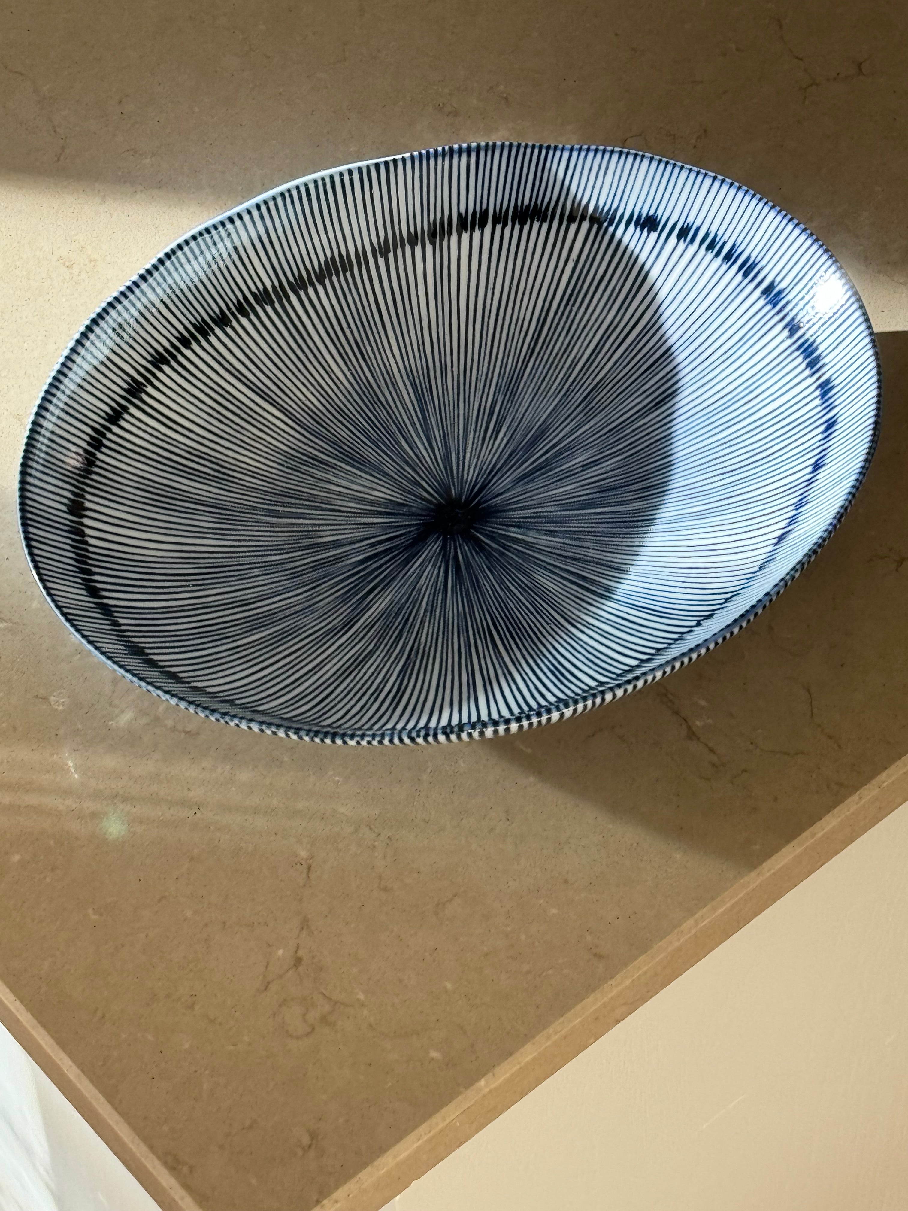 Japansk Oval Blåstribet Fad/Dyb Tallerken med Julienne Mønster | 22 cm Studio Hafnia