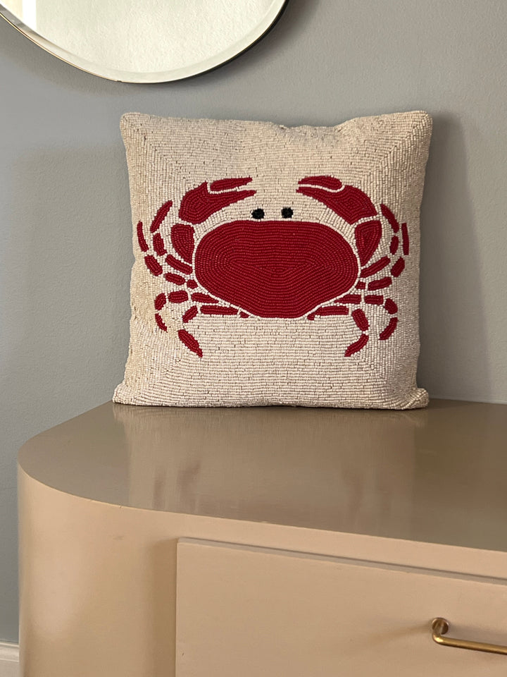 Pude med perler og rød krabbe | 35 x 35 cm STUDIO HAFNIA