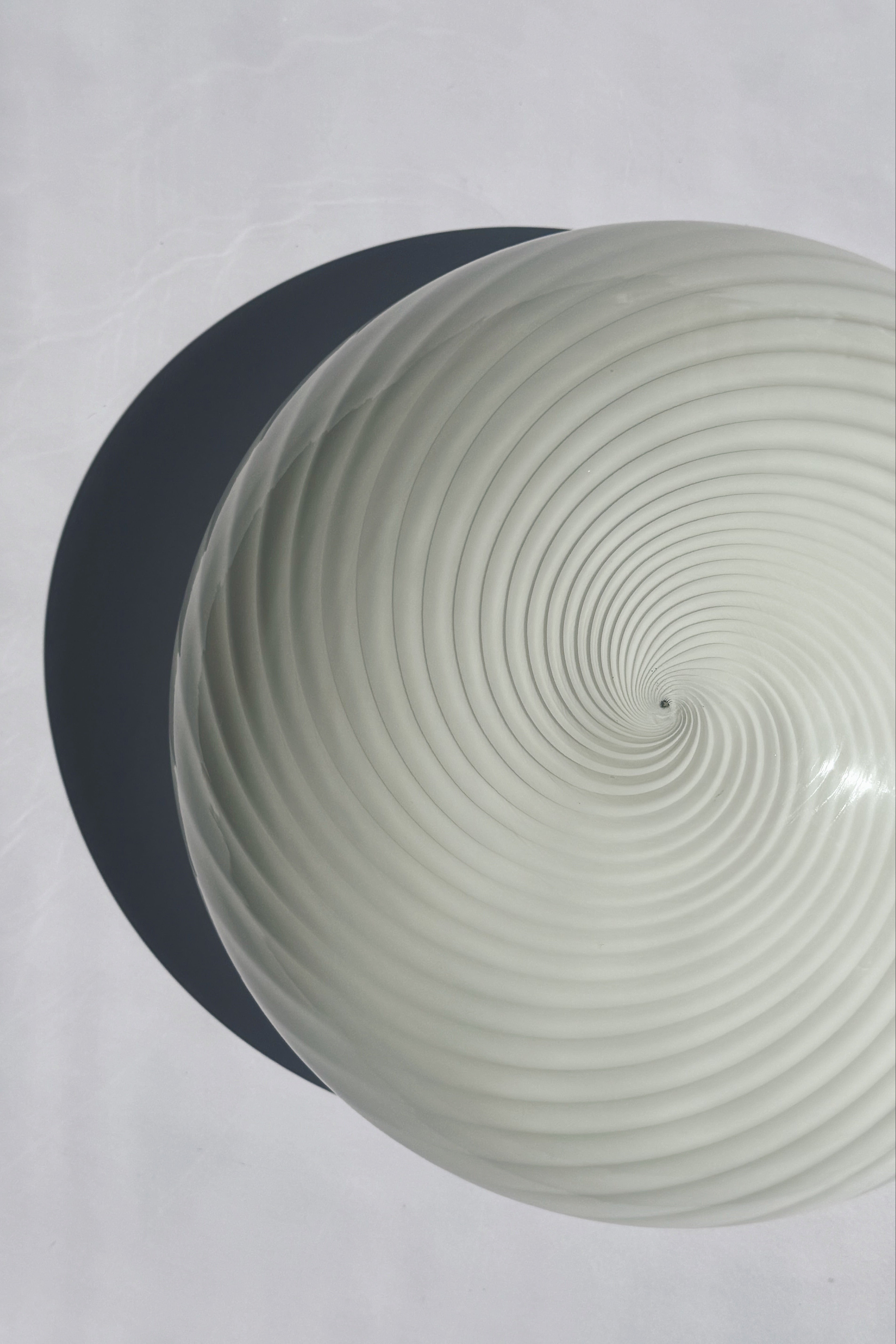 White Murano swirl plafond lamp Ø34 cm with domed shape and swirl pattern