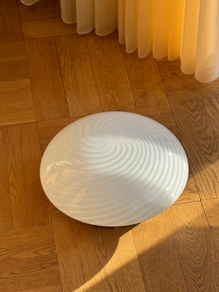 Vintage Murano plafond loftslampe/væglampe | Hvid swirl glas med messing base, 30 cm