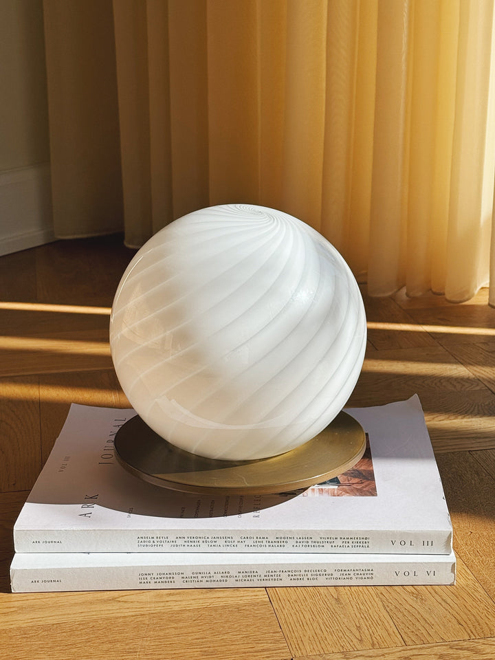 Vintage Murano Swirl Globe Bordlampe i Hvidt Glas | H20 cm Murano