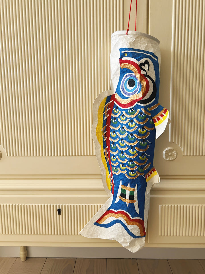 Blå Japansk Koinobori Fisk i Washi Papir til ophæng | 57 cm  STUDIO HAFNIA