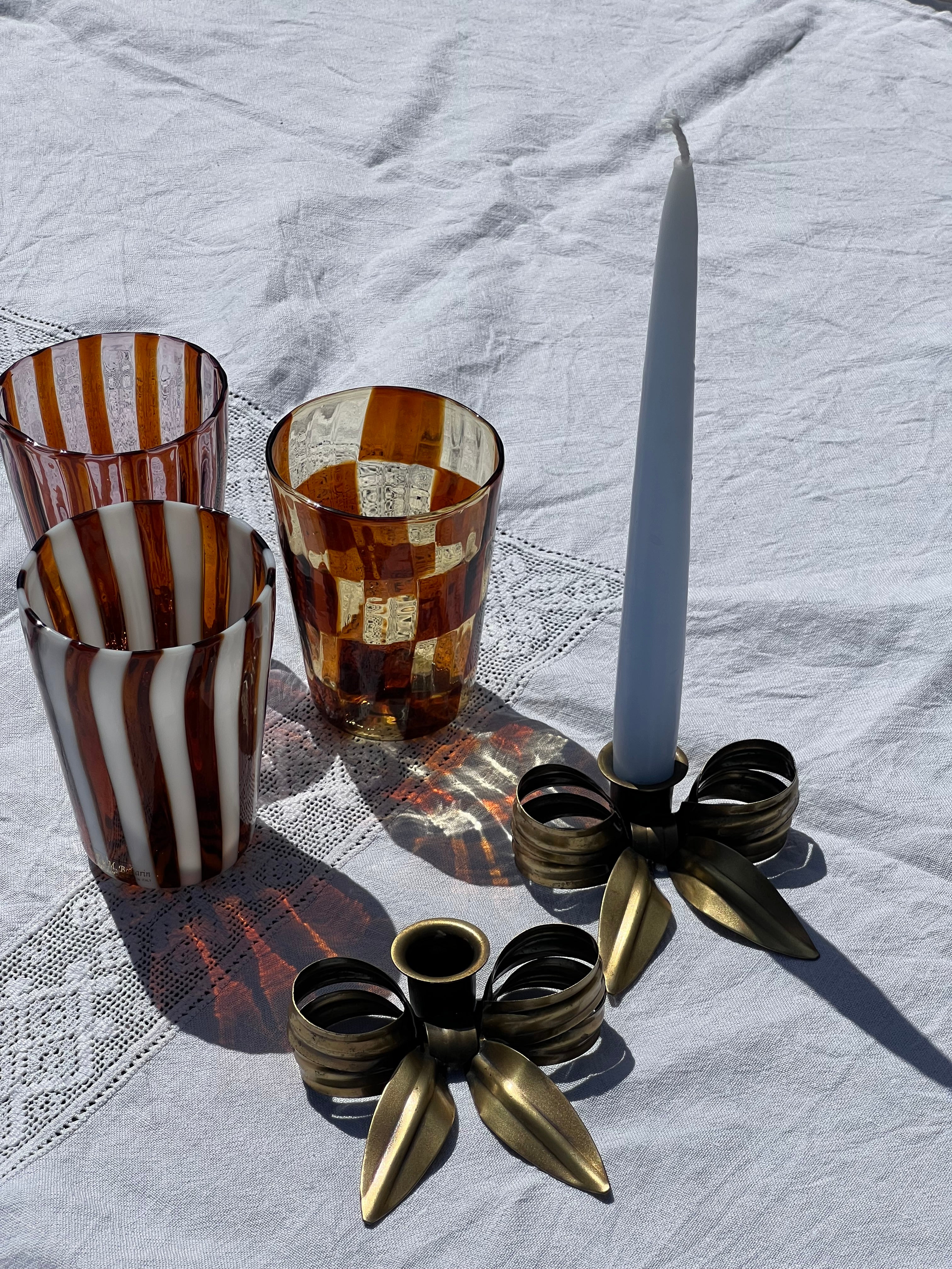 Lysestage formet som en sløjfe | Patineret Messing STUDIO HAFNIA