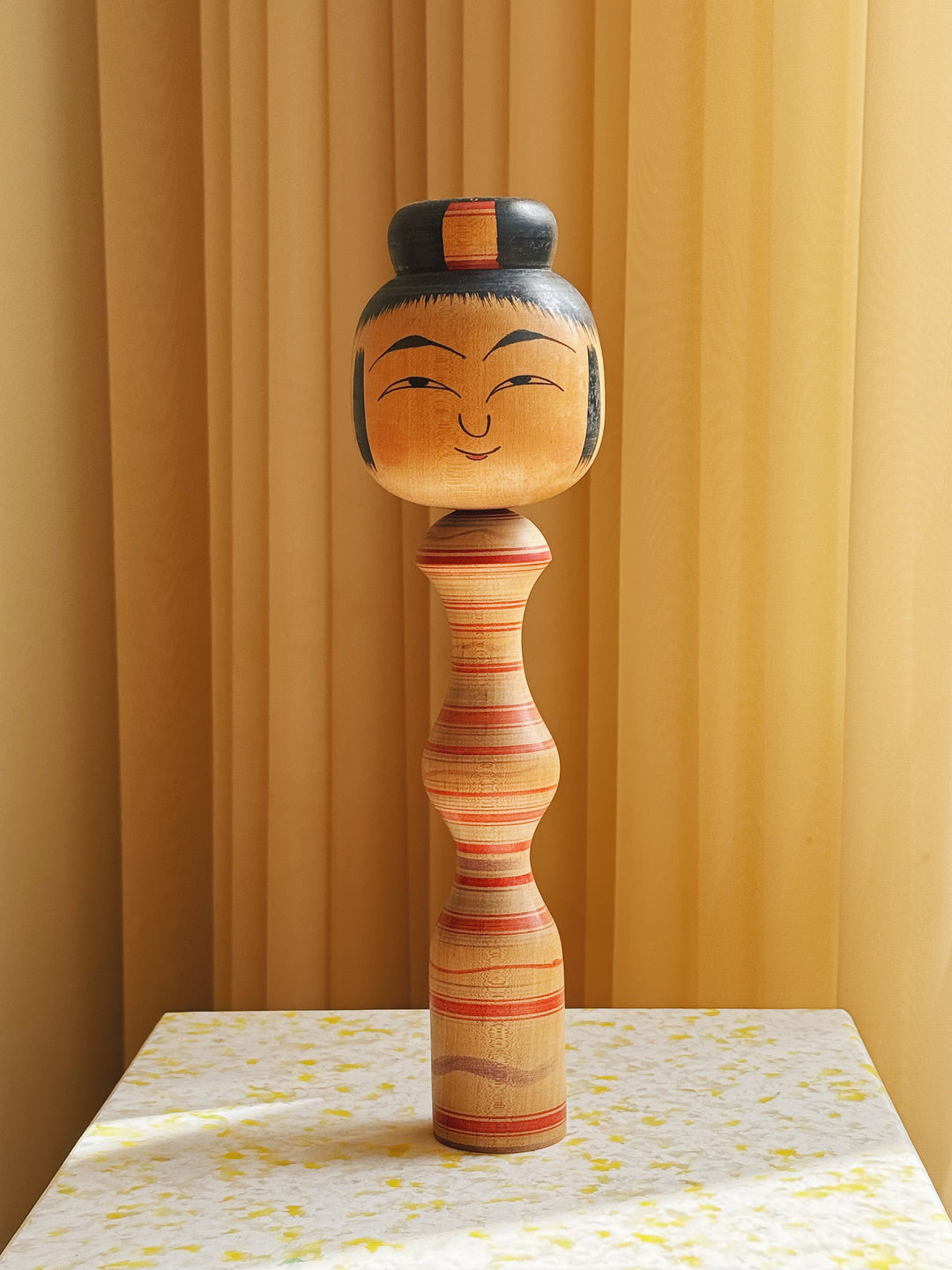 Vintage Kokeshi Dukke Nr. 210 fra Japan – Håndlavet | H33 cm Studio Hafnia