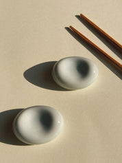 Spisepindeholder i Lyseblå Porcelæn | 4,2 cm – Mino Ware fra Japan Studio Hafnia