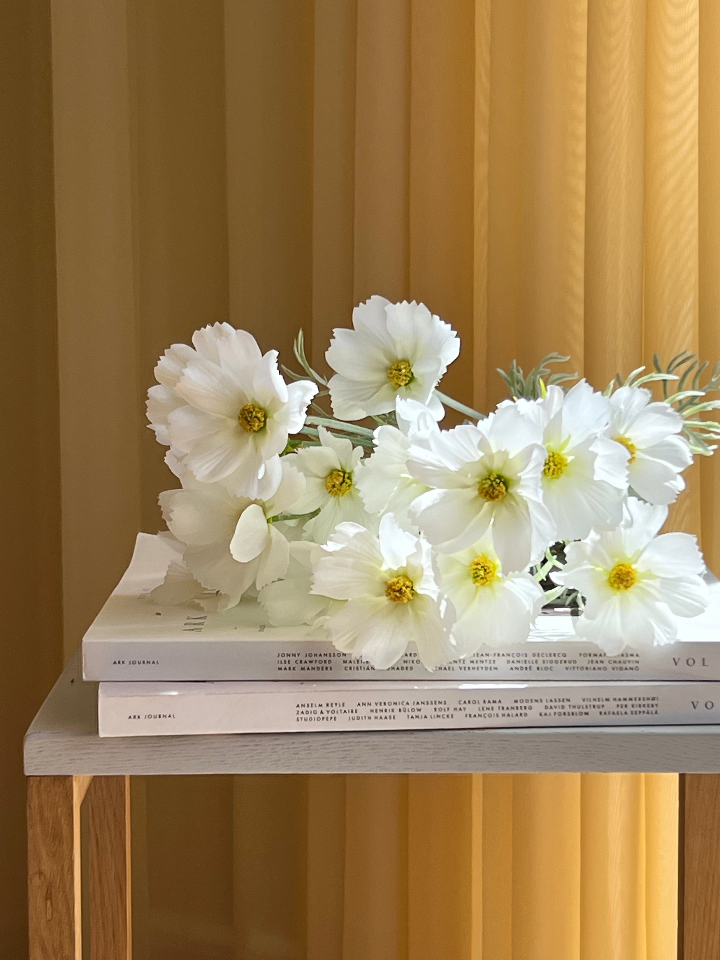 Cosmos Bouquet | White STUDIO HAFNIA