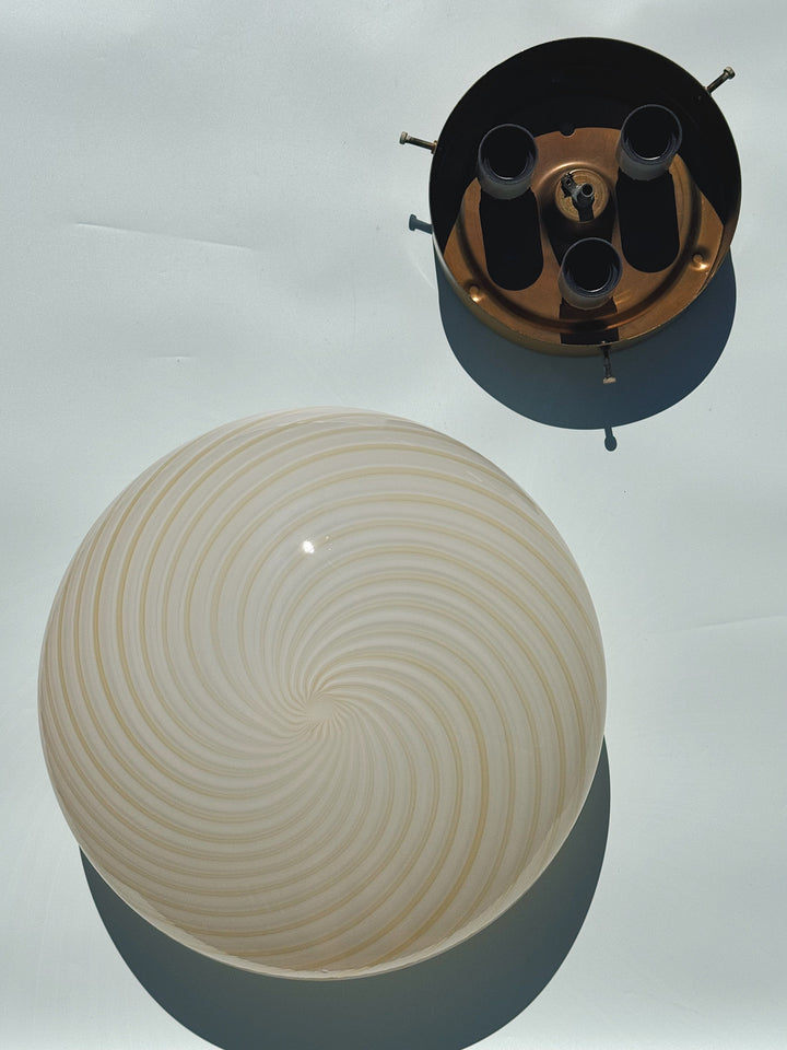 Vintage Murano plafondlampe | Hvid & lysegul swirlglas, Ø35 cm Murano
